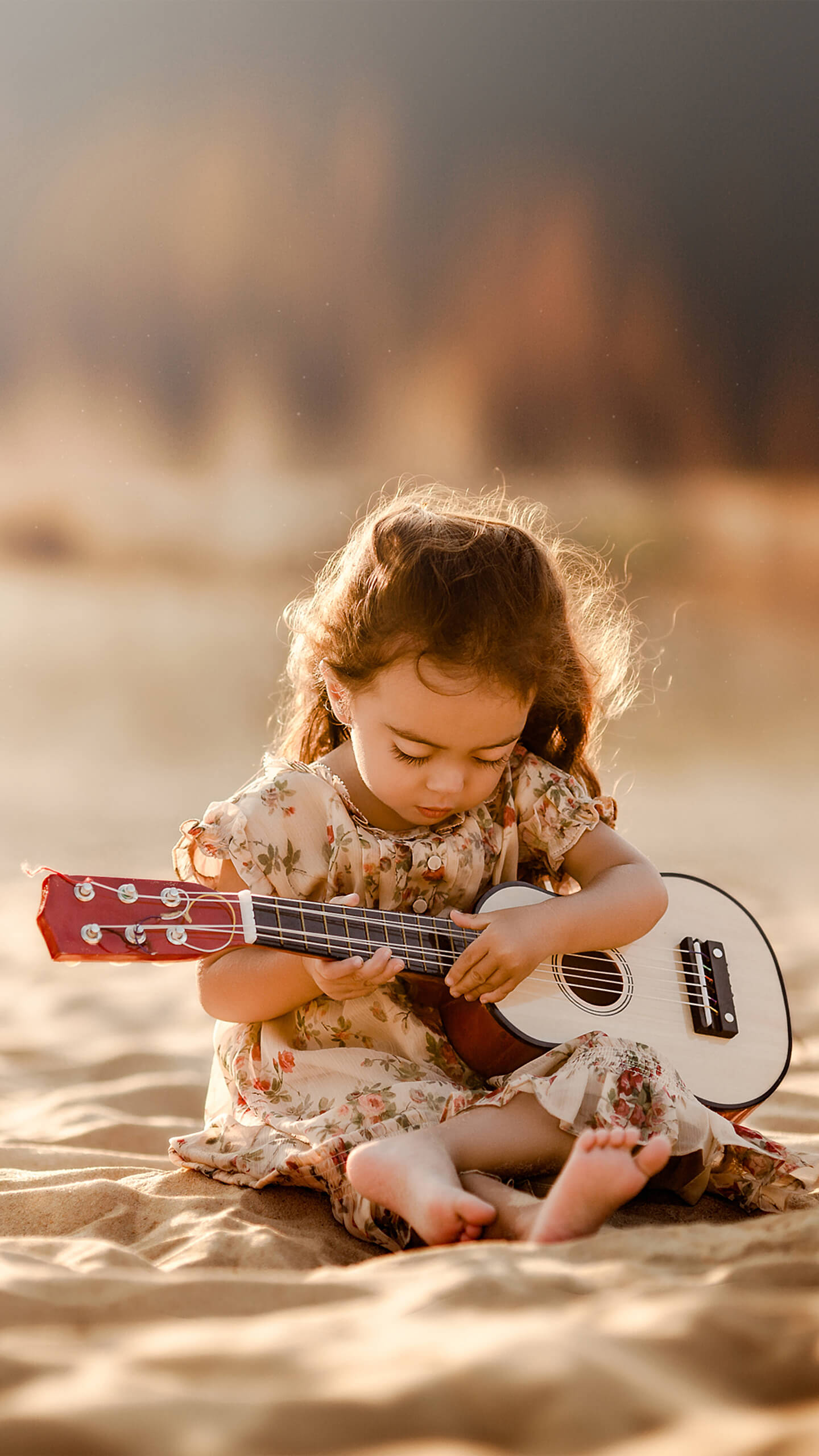 弹吉他的小女孩（2560×1440）