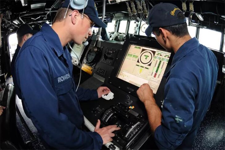 使用触屏操作不当导致撞船，美海军拟改用机械控制