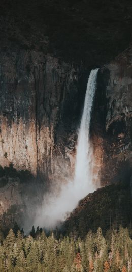 远山和瀑布风景手机壁纸