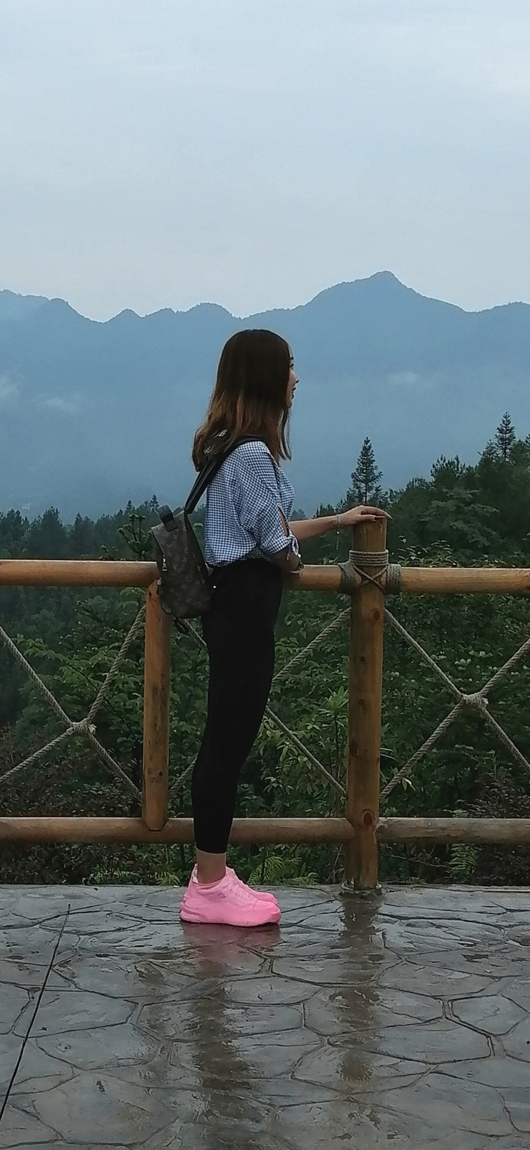 恩施大峡谷偶遇的美女