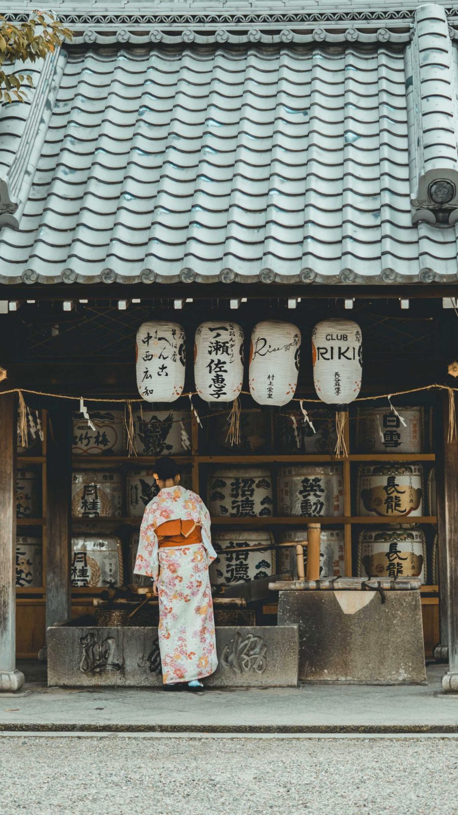 日本风格手机壁纸，日式建筑，穿和服的日本女性