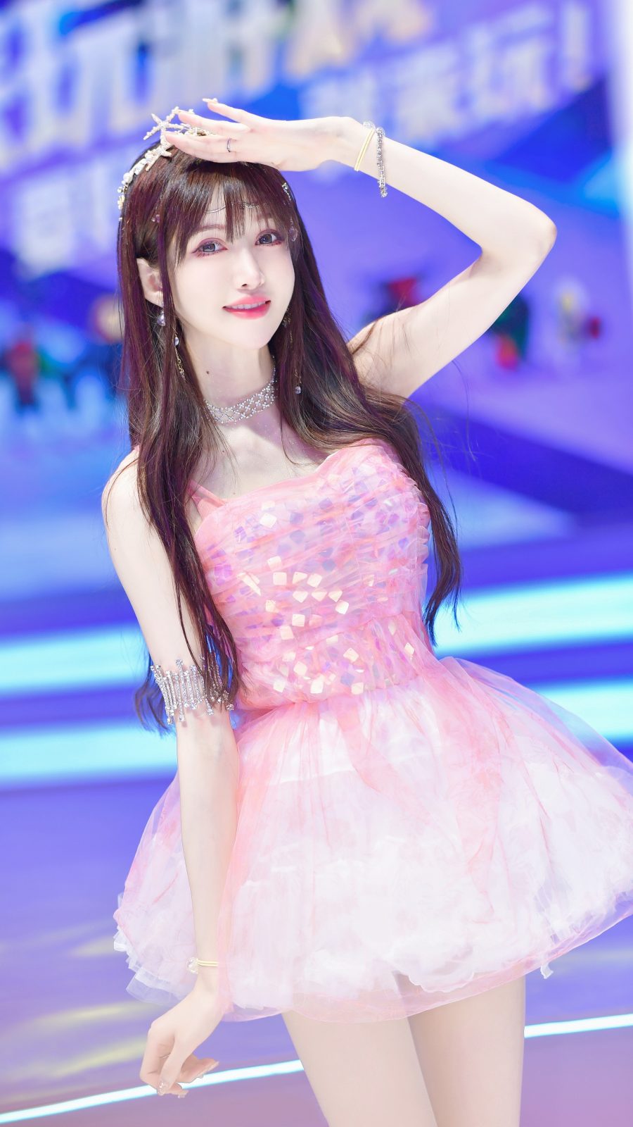4k美女 王羽杉少女写真大长腿粉色裙子4k美女手机壁纸2160×3840 - 全面屏手机壁纸