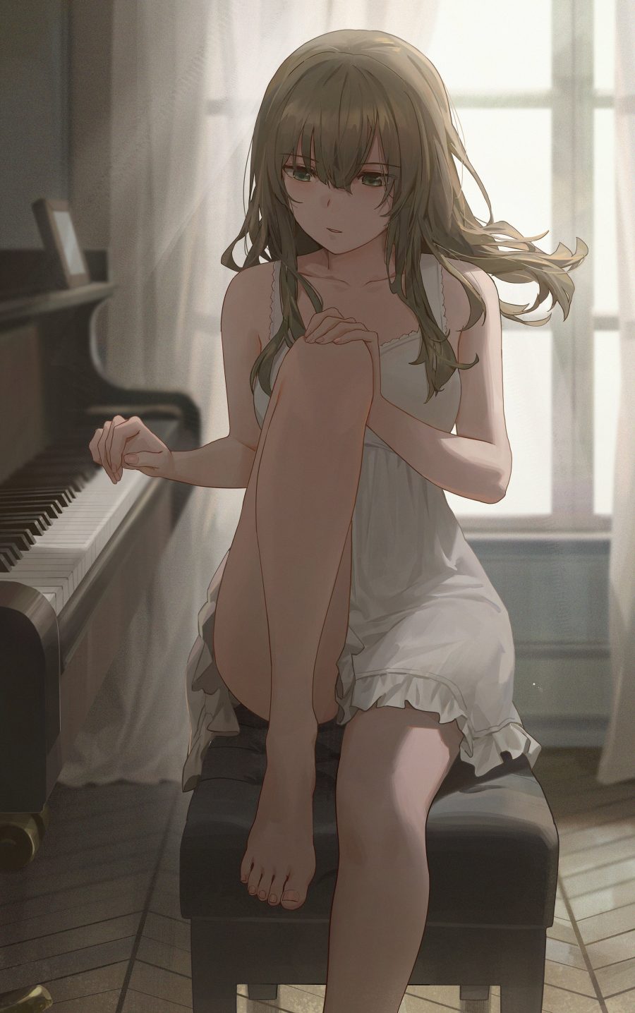 弹钢琴的动漫女生