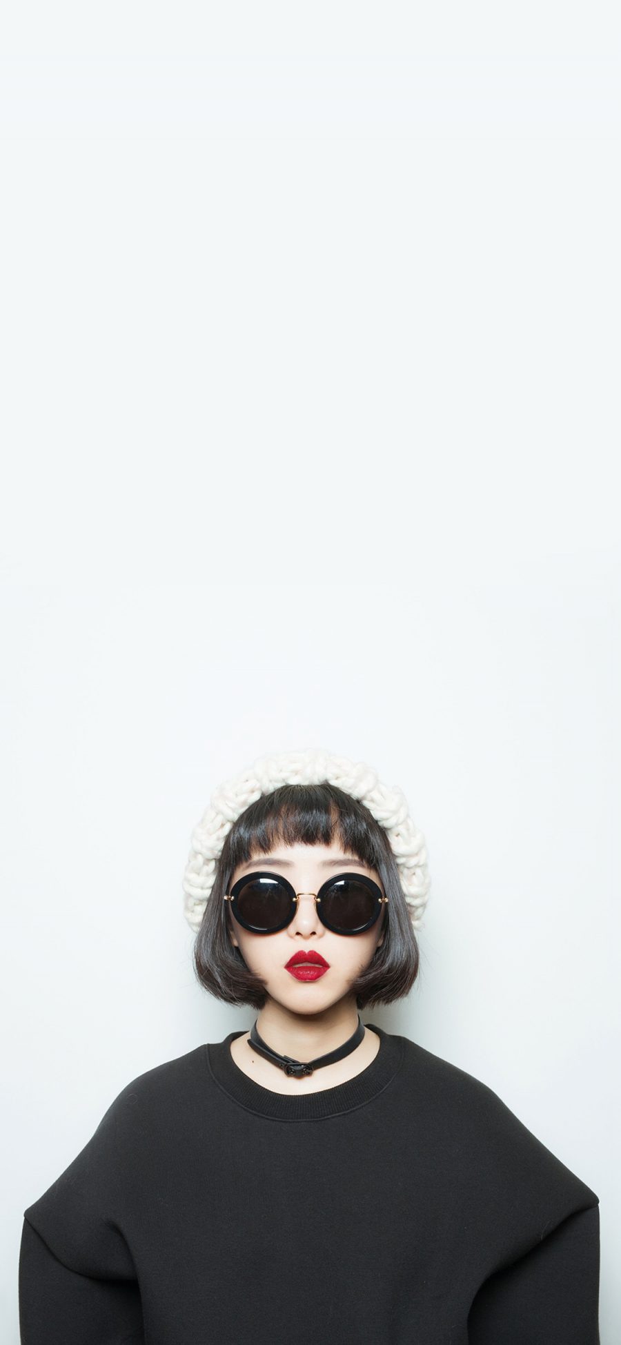 [2436×1125]个性 时尚 短发 墨镜 红唇 苹果手机美女壁纸图片