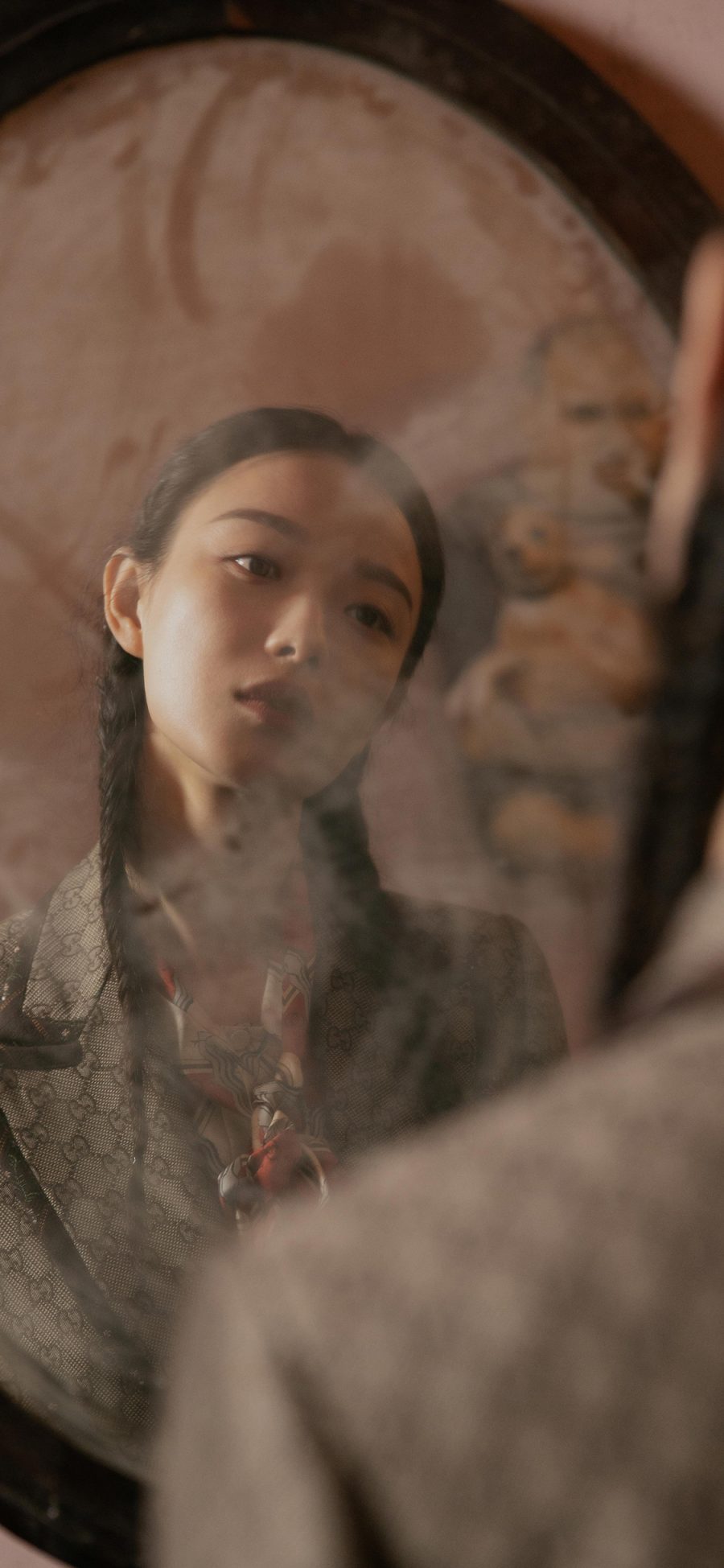 [2436×1125]倪妮 演员 明星 艺人 镜子 辫子 苹果手机美女壁纸图片