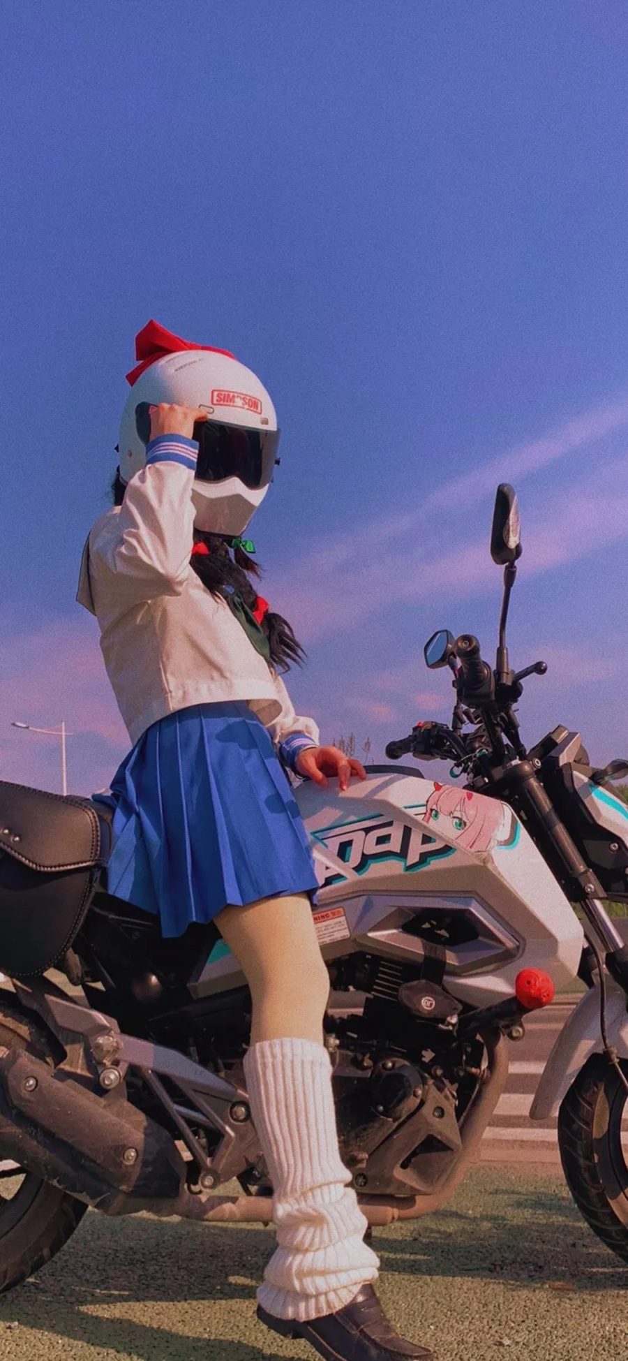 [2436×1125]机车 摩托车 少女 头盔 苹果手机美女壁纸图片