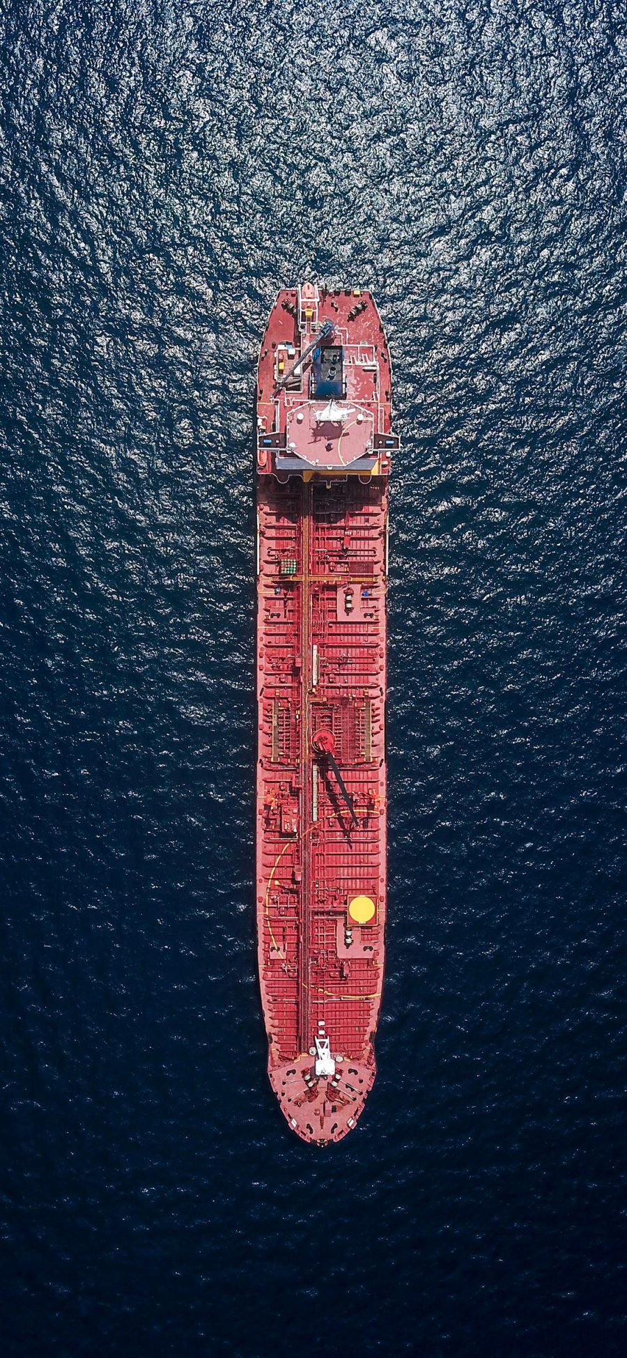 [2436×1125]俯拍 大海 货船 行驶 苹果手机壁纸图片