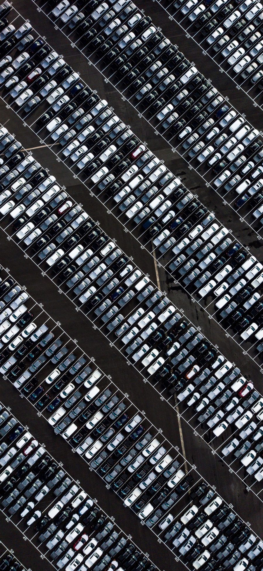 [2436×1125]停车场 汽车 停泊 排列 密集 苹果手机壁纸图片