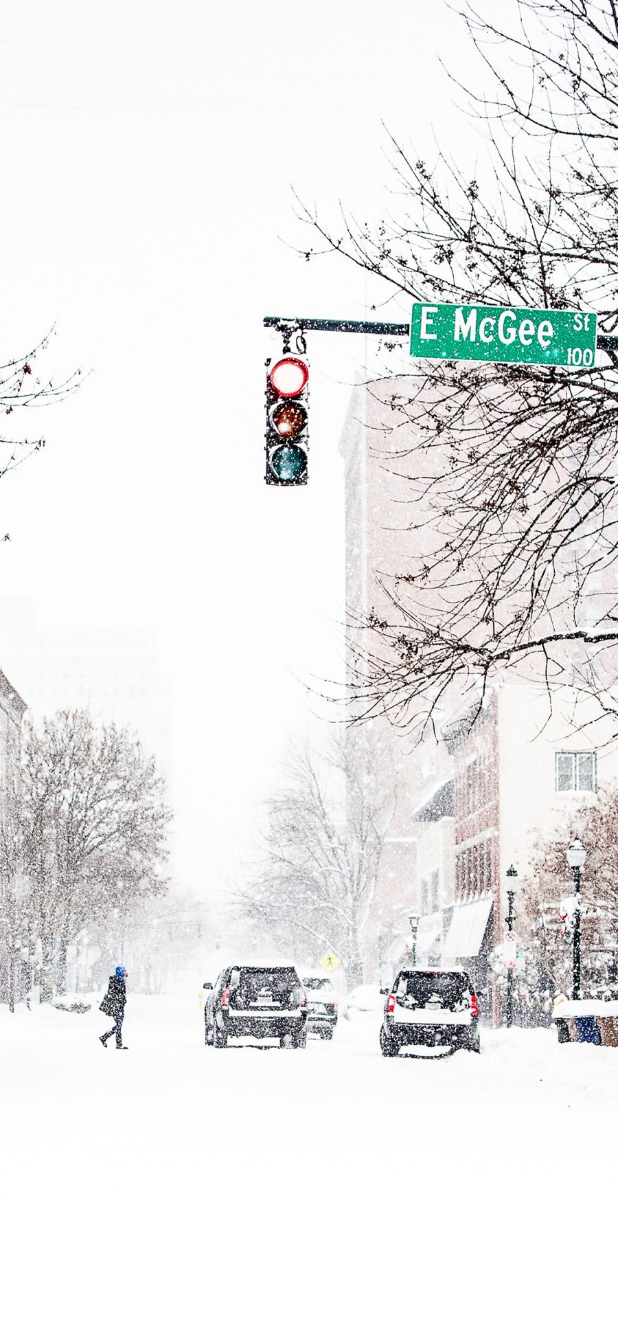 [2436×1125]冬季 街道 雪景 红绿灯 苹果手机壁纸图片