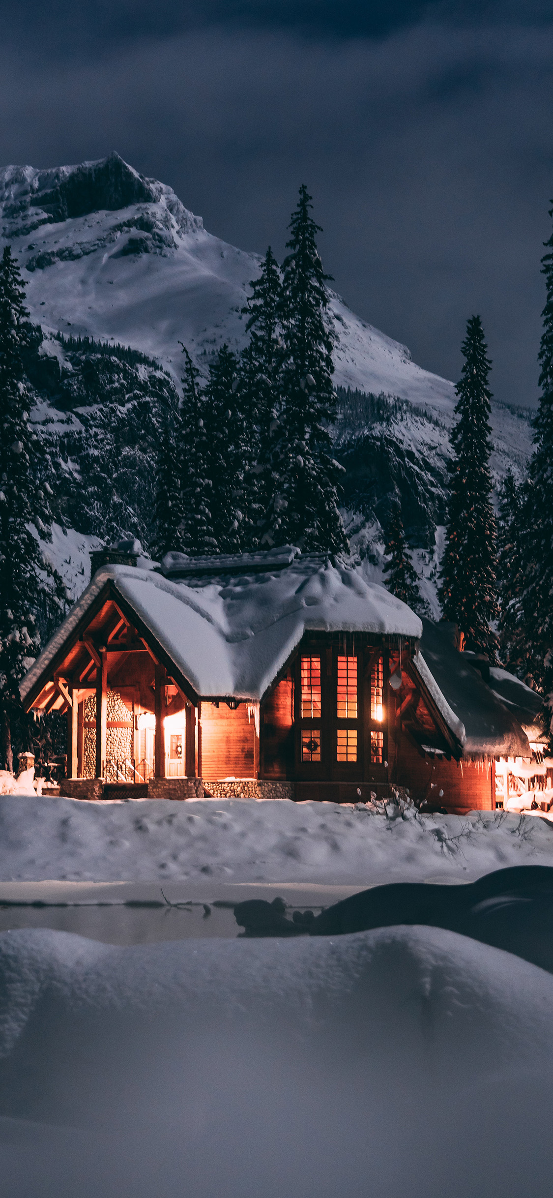 [2436×1125]冬季 雪景 小屋 灯光 苹果手机壁纸图片
