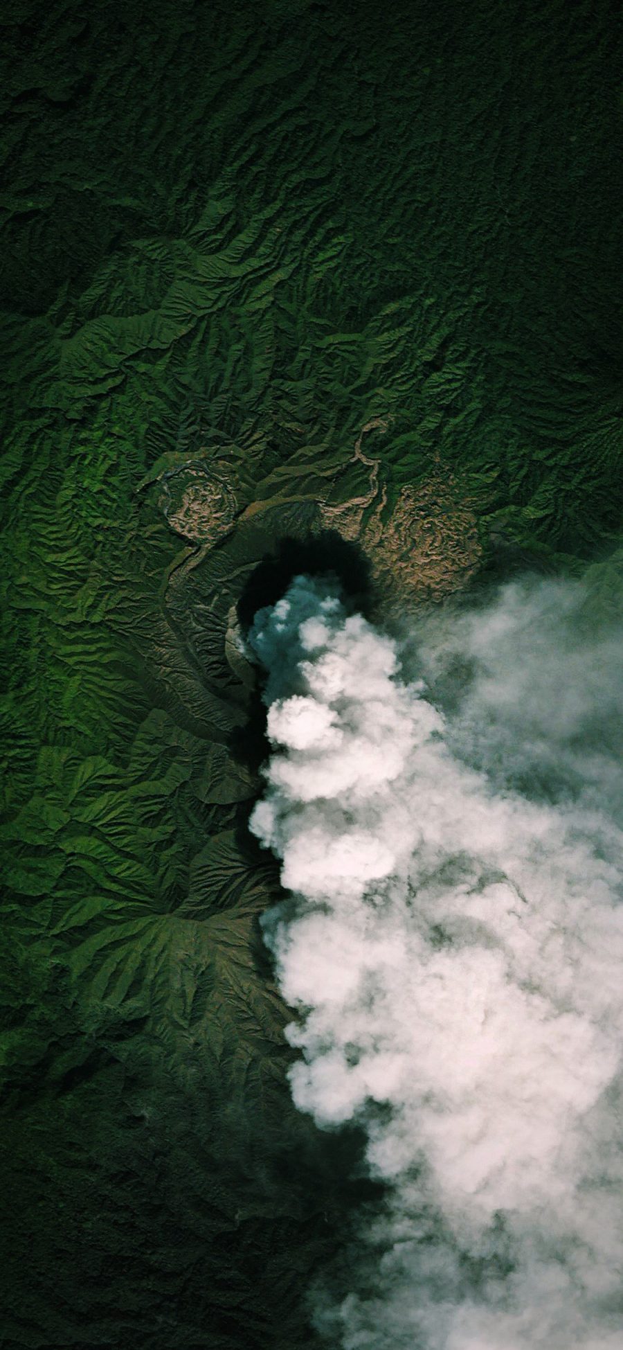 [2436×1125]地理 地貌 烟雾 绿色 山脉 地质 苹果手机壁纸图片