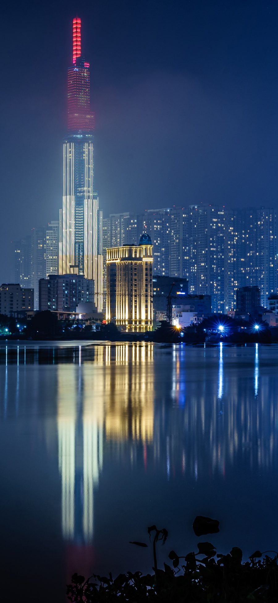 [2436×1125]城市 夜景 建筑 倒映 苹果手机壁纸图片