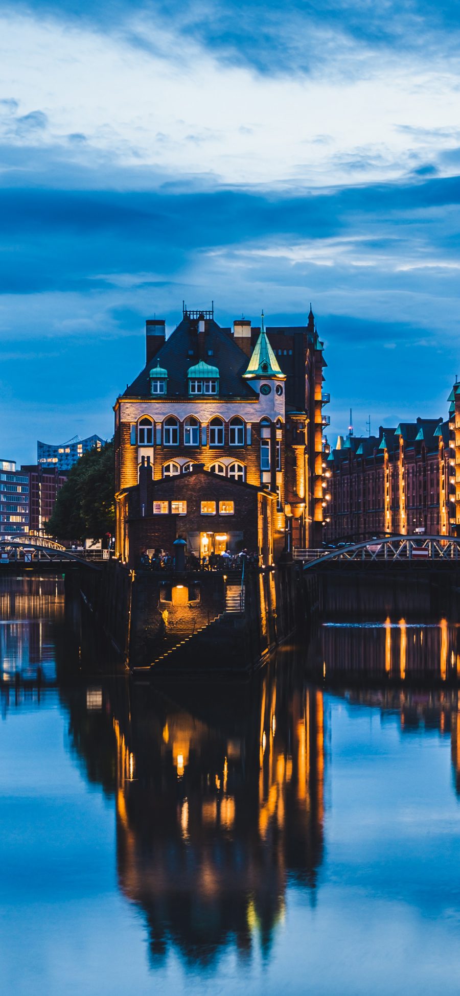 [2436×1125]城市 夜景 欧式建筑 河流 倒映 苹果手机壁纸图片