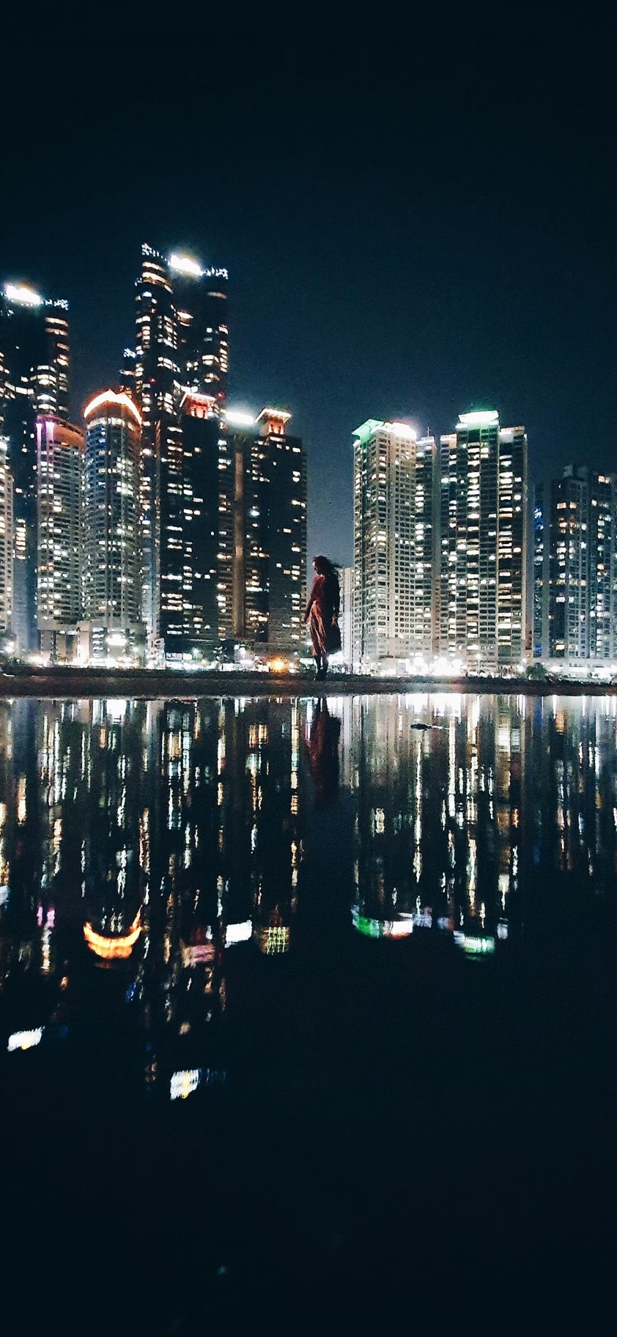 [2436×1125]城市 夜景 繁华 倒映 苹果手机壁纸图片