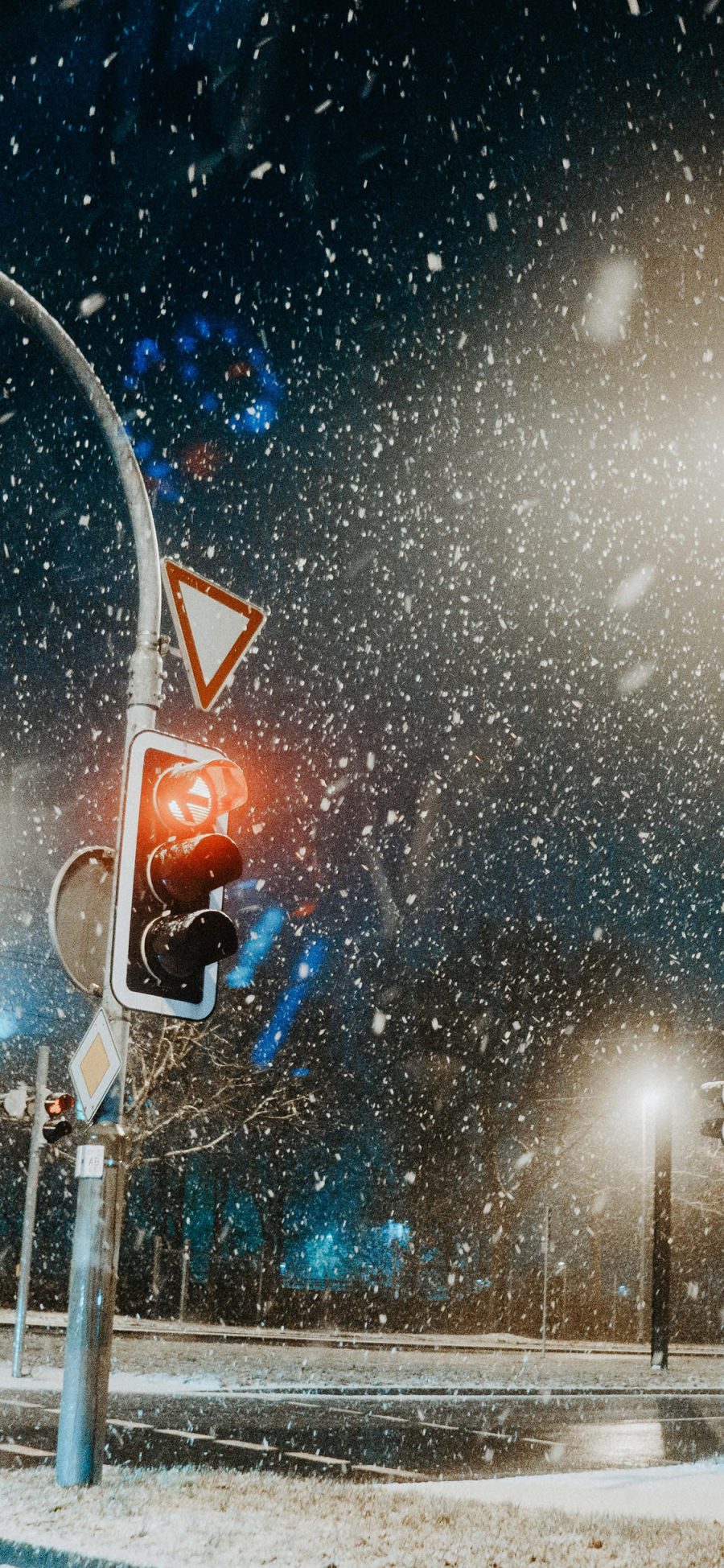 [2436×1125]城市 街景 路灯 暴雪 下雪 苹果手机壁纸图片