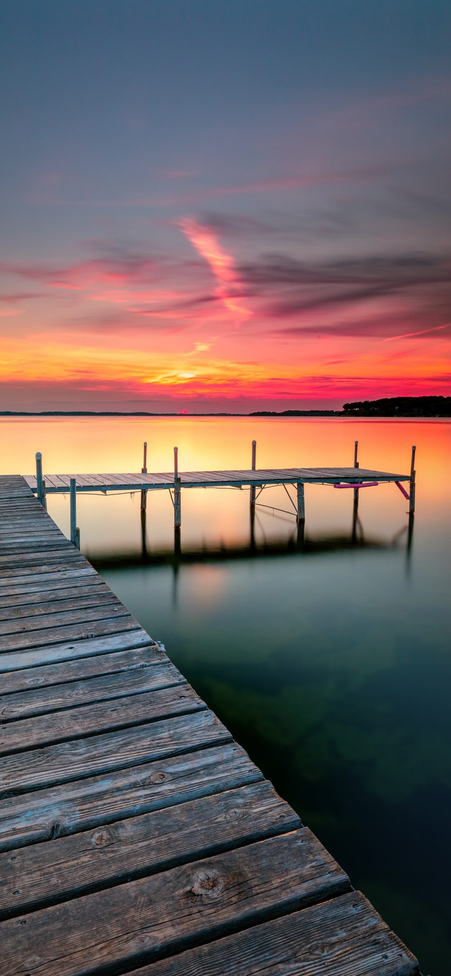[2436×1125]夕阳 湖岸 彩霞 水面 苹果手机壁纸图片