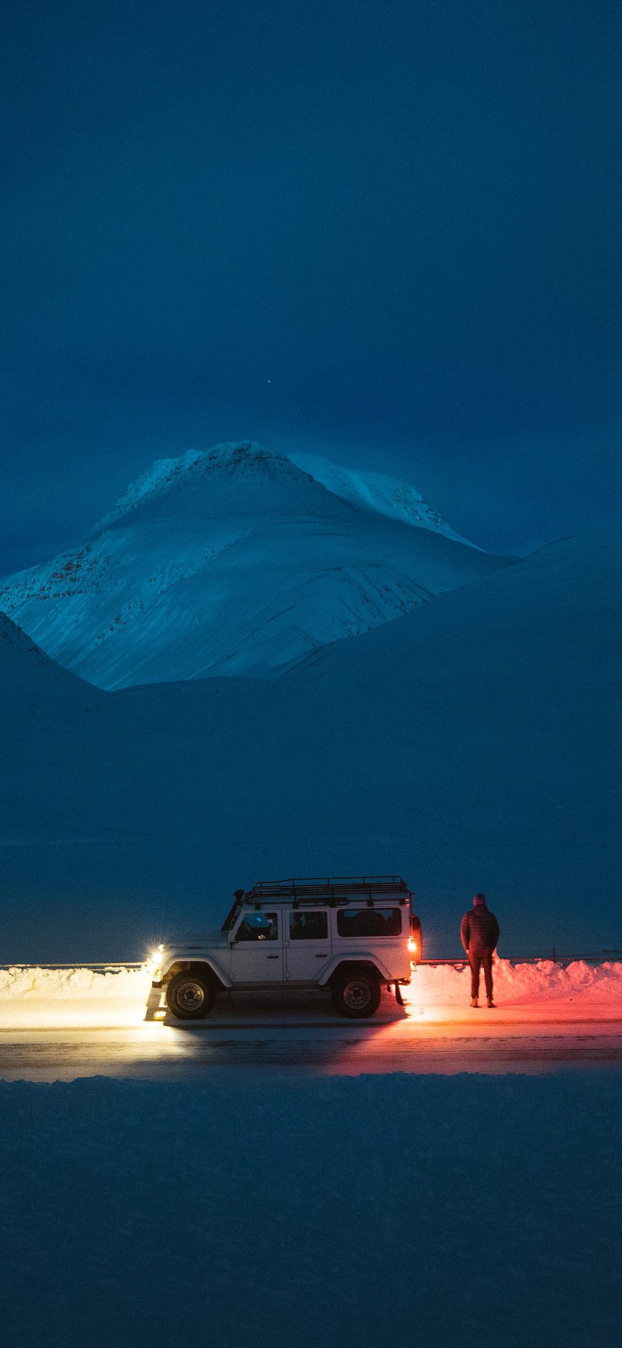 [2436×1125]夜 雪山 旅途 吉普 灯光 苹果手机壁纸图片