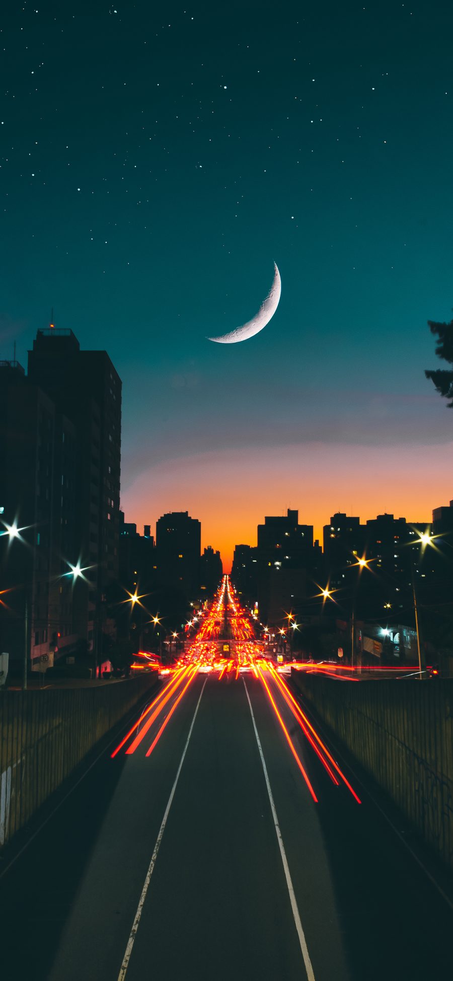 [2436×1125]夜晚 夜空 星空 月亮 城市 道路 苹果手机壁纸图片
