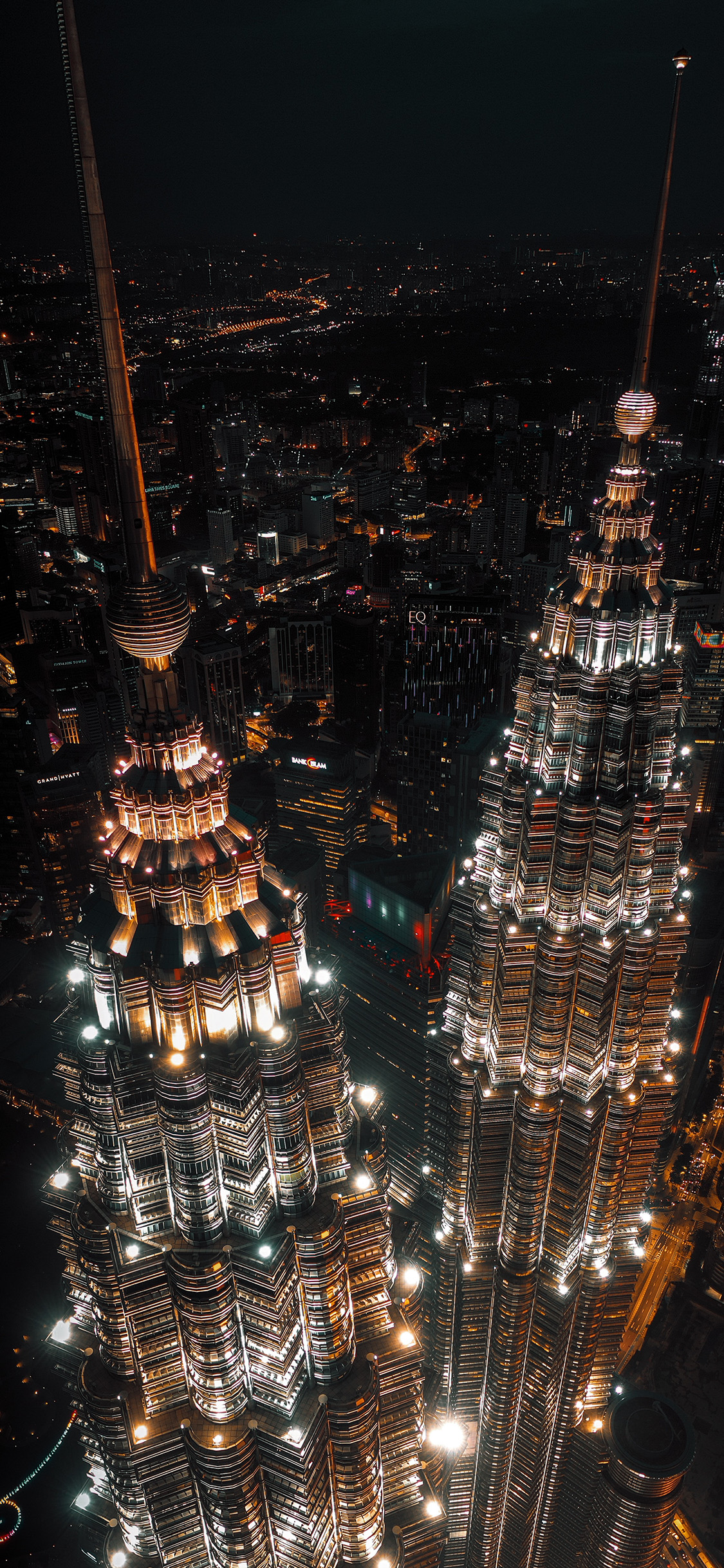 [2436×1125]夜景 城市 高楼大厦 灯光 苹果手机壁纸图片