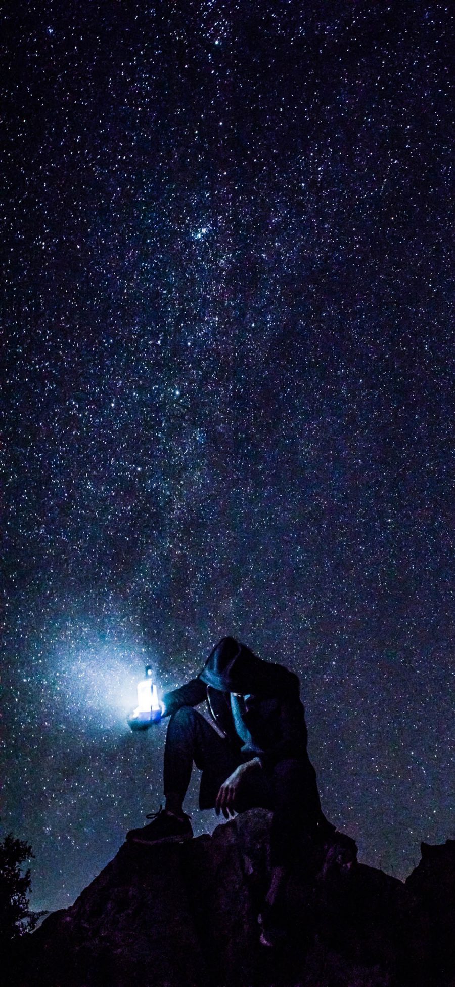 [2436×1125]夜景 星空 繁星 男孩 苹果手机壁纸图片