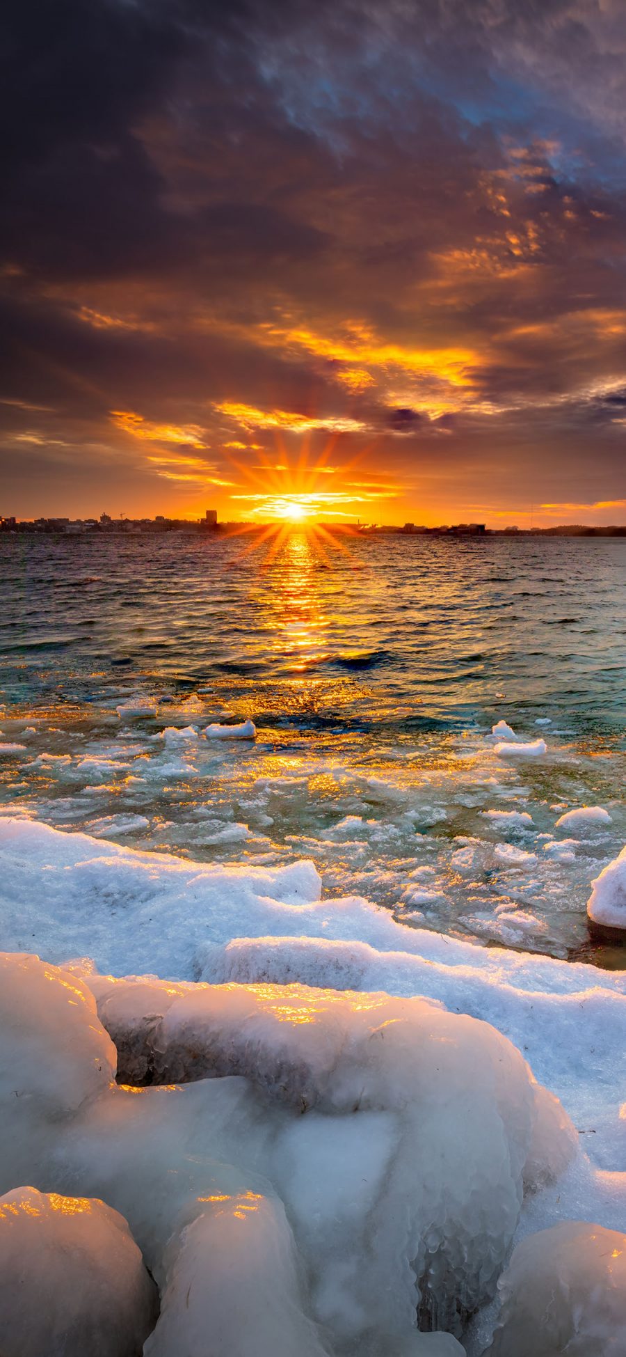 [2436×1125]大海 夕阳 岩石 冰块 苹果手机壁纸图片