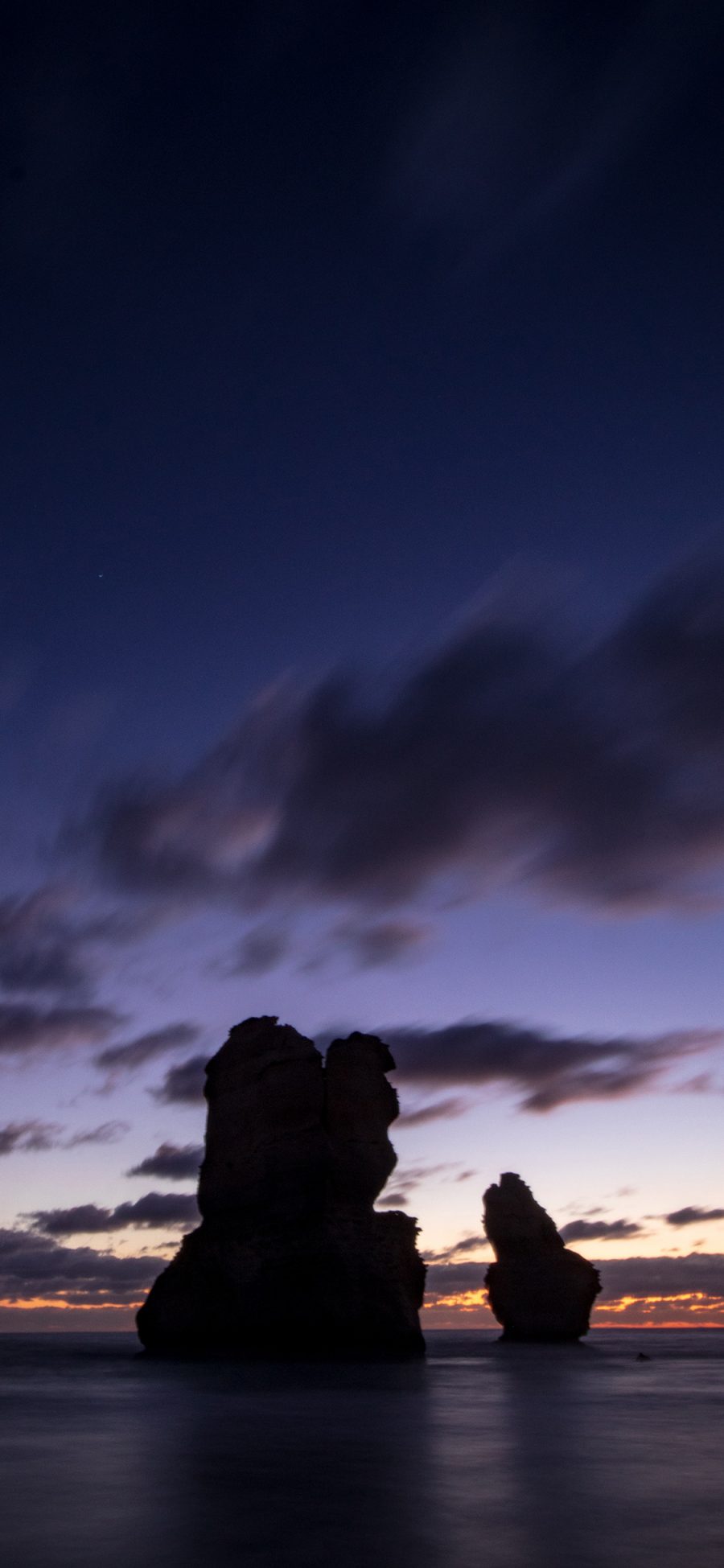 [2436×1125]大海 岩石 云空 晚霞美景 苹果手机壁纸图片