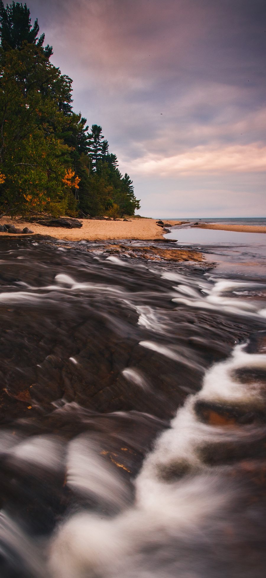 [2436×1125]大海 岩石 浪花 海滩 苹果手机壁纸图片