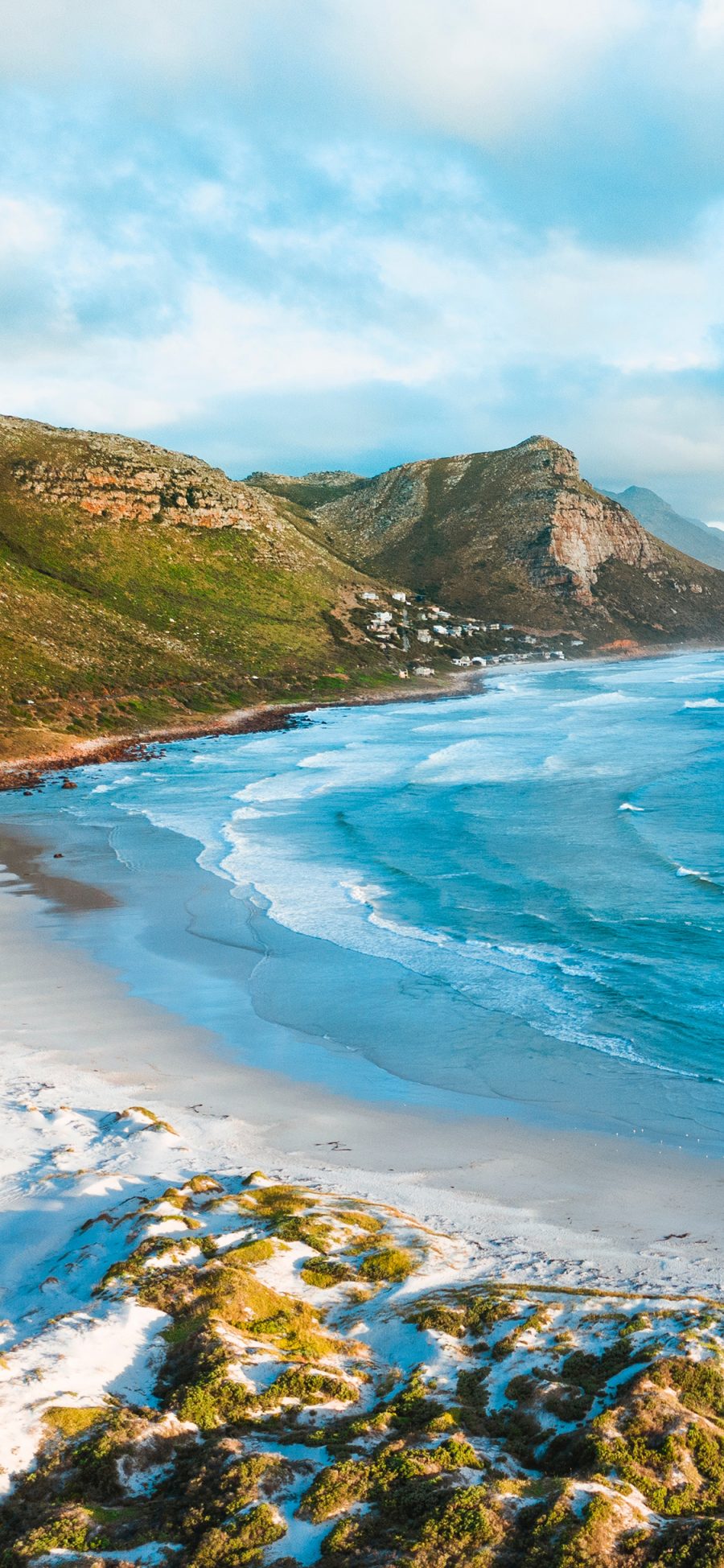 [2436×1125]大海 沙滩 山峰 美景 苹果手机壁纸图片