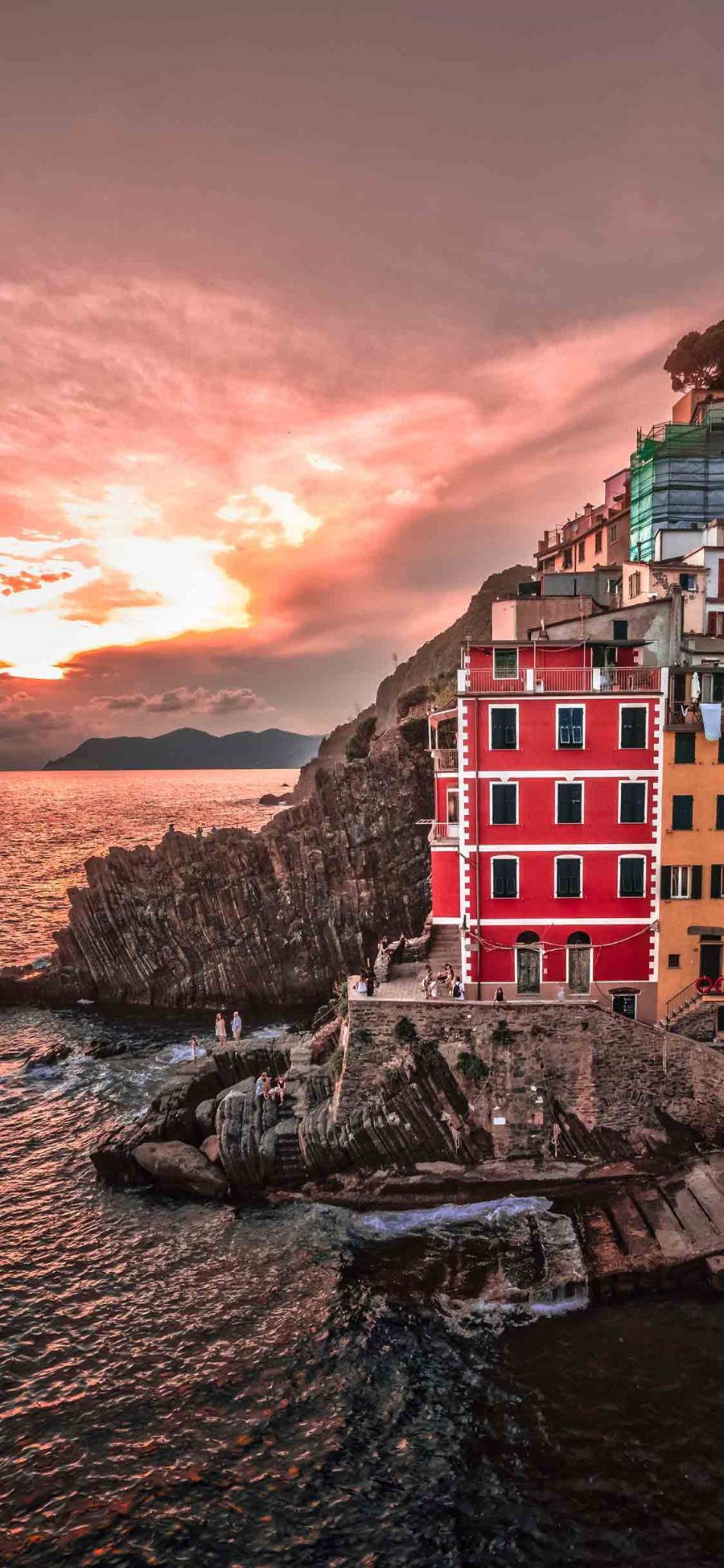 [2436×1125]大海 海岸 建筑 楼房 苹果手机壁纸图片