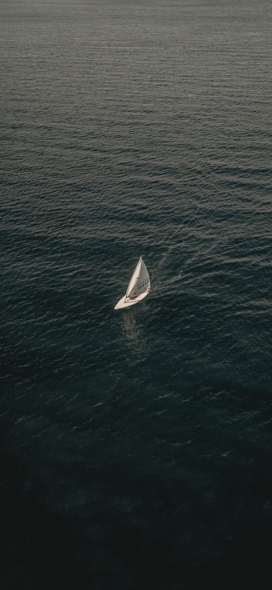 [2436×1125]大海 海平面 帆船 船只 苹果手机壁纸图片