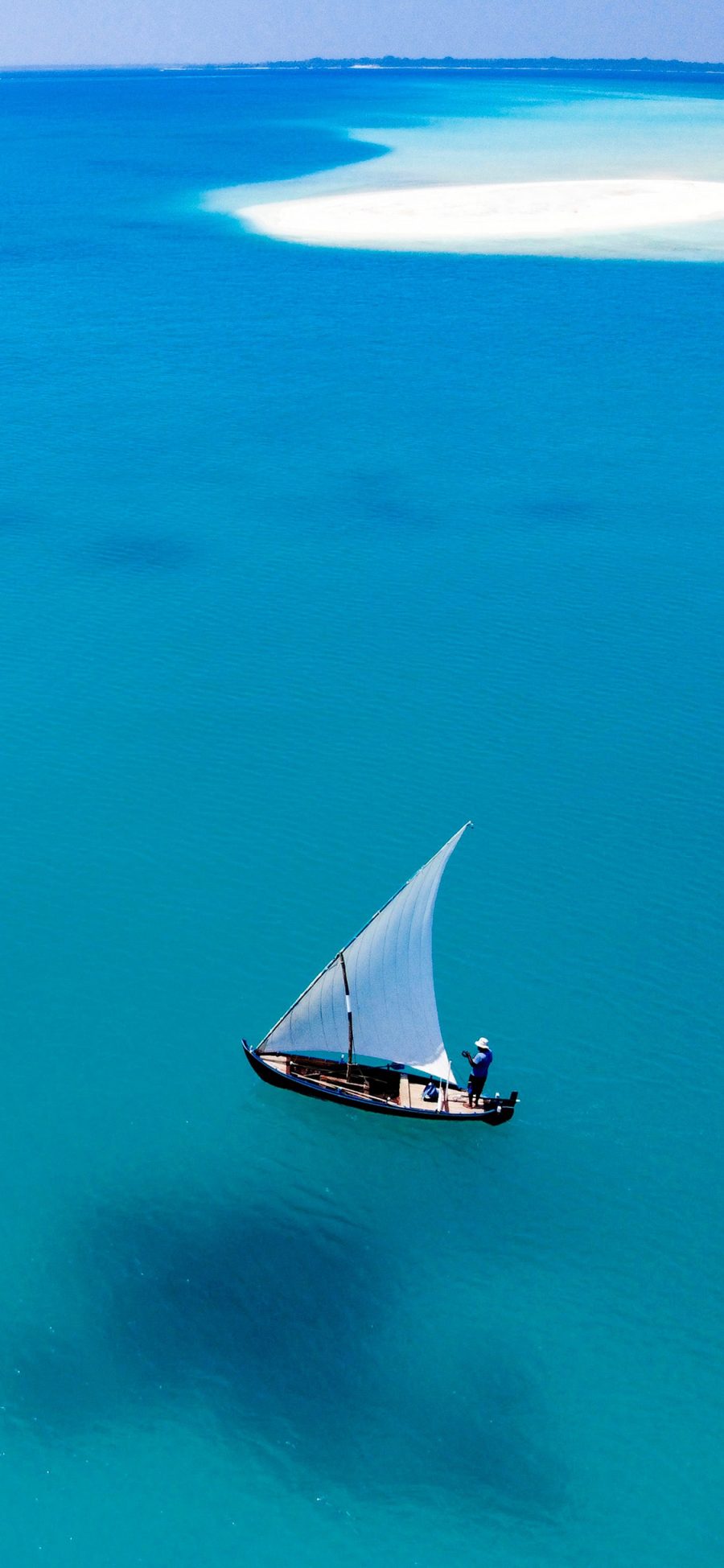 [2436×1125]大海 海平面 船只 帆船 苹果手机壁纸图片