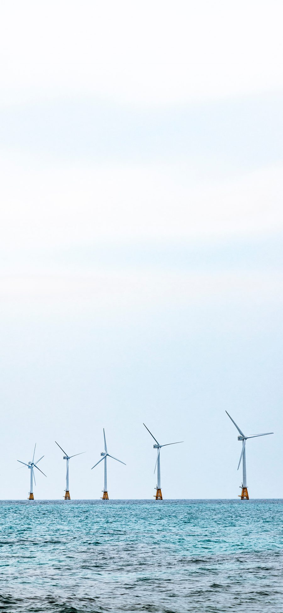 [2436×1125]大海 海平面 风力发电机 风车 苹果手机壁纸图片