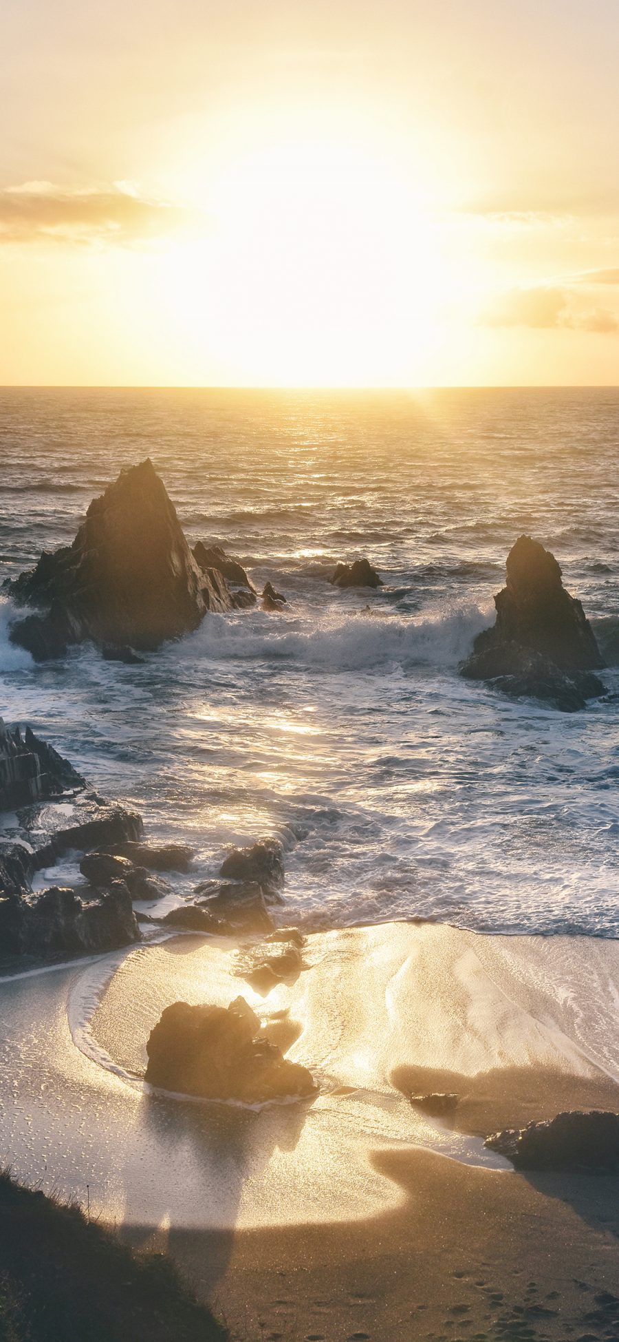 [2436×1125]大海 海景 浪花 岩石 阳光 苹果手机壁纸图片