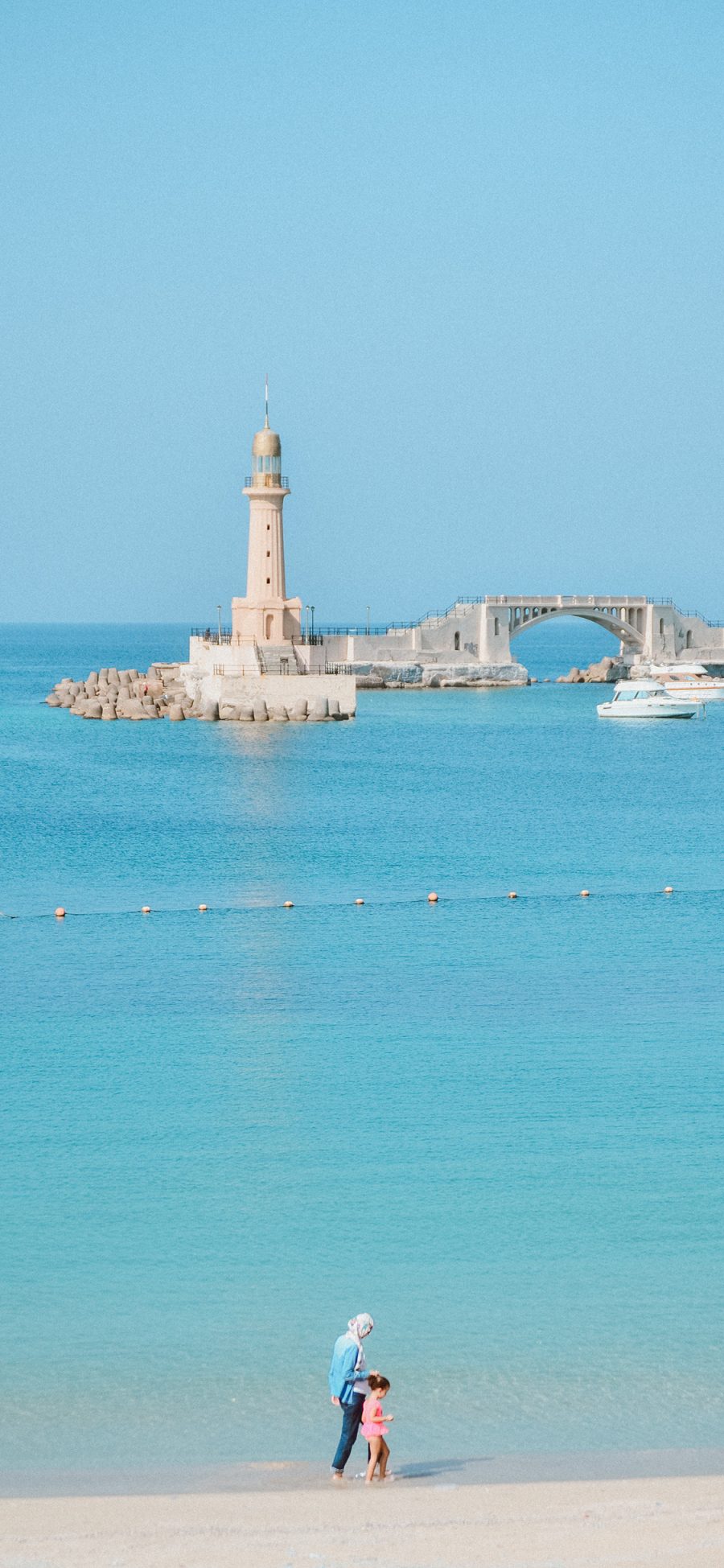 [2436×1125]大海 海景 湛蓝 灯塔 苹果手机壁纸图片