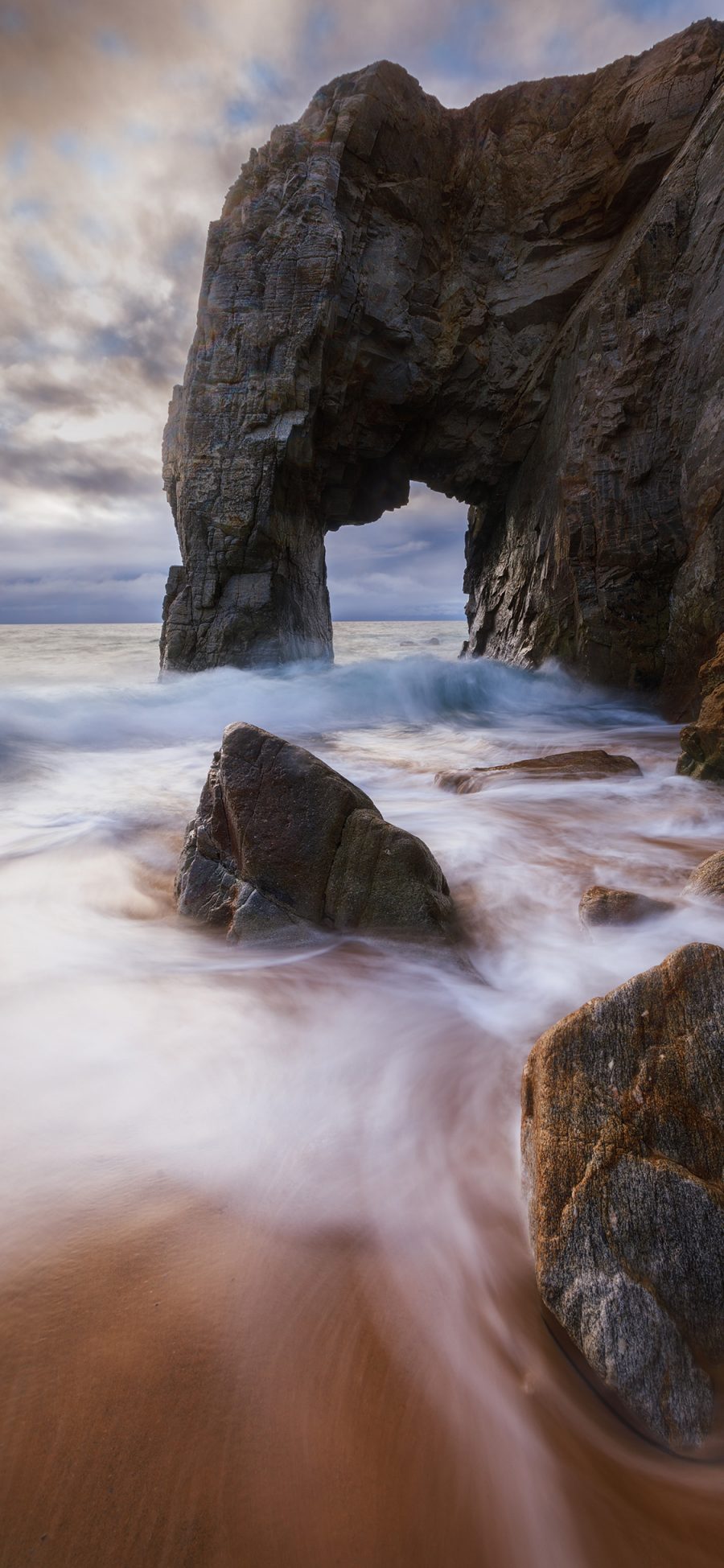 [2436×1125]大海 海水 海峡 岩石 海景 苹果手机壁纸图片