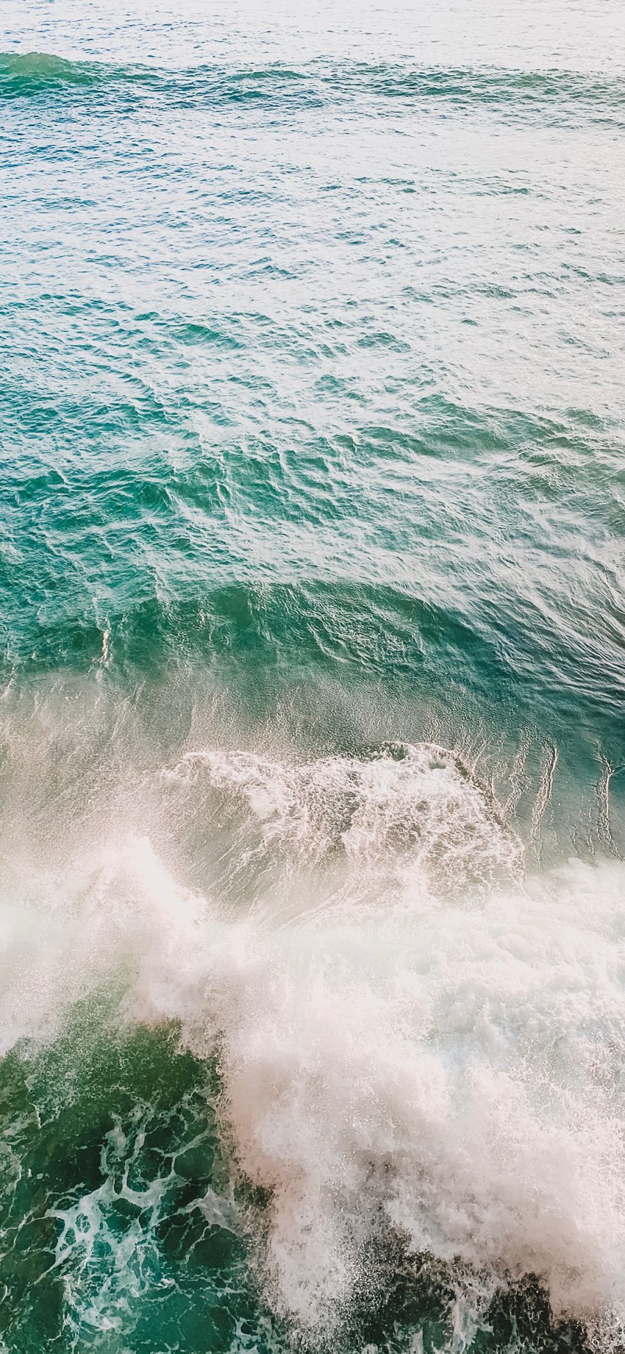 [2436×1125]大海 海浪 翻涌 浪花 苹果手机壁纸图片