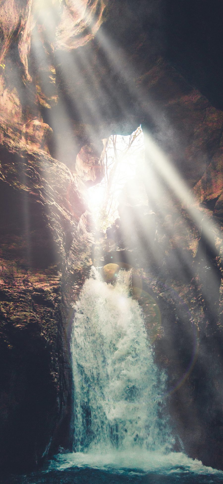 [2436×1125]大自然 溶洞 瀑布 流水 光线 苹果手机壁纸图片