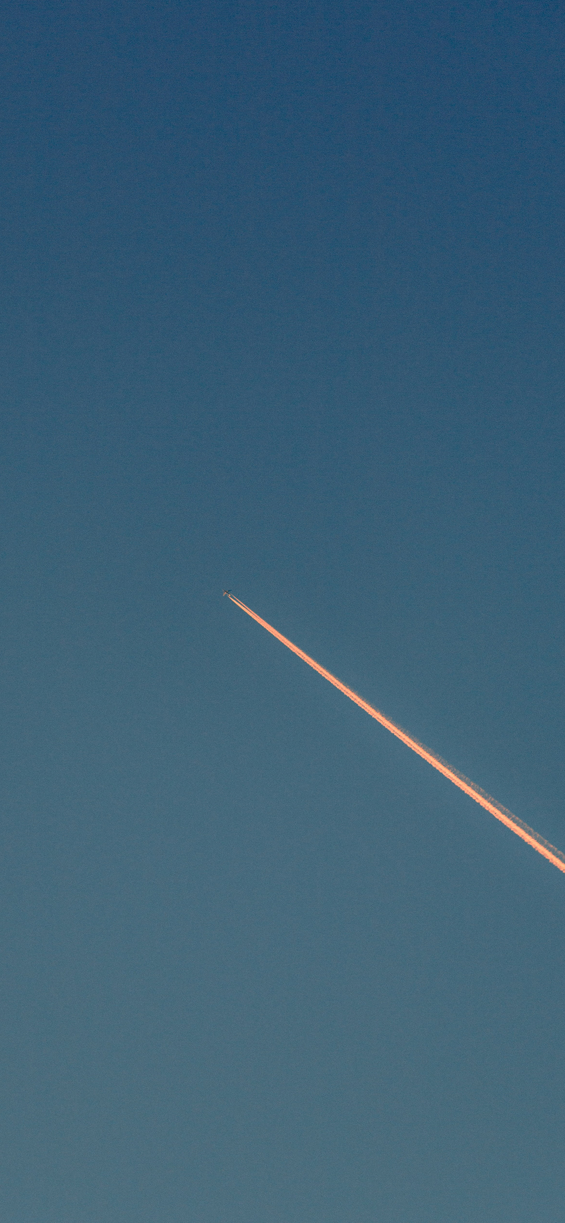 [2436×1125]天空 飞机 航空 尾气 苹果手机壁纸图片