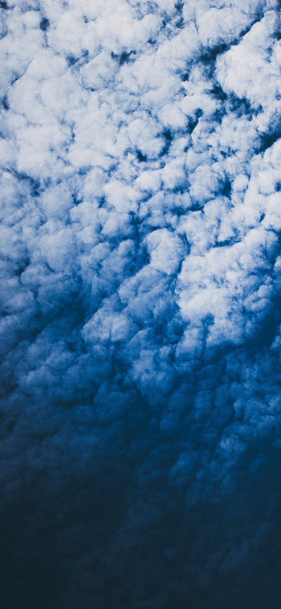 [2436×1125]太空 蓝色 云朵 渐变 苹果手机壁纸图片