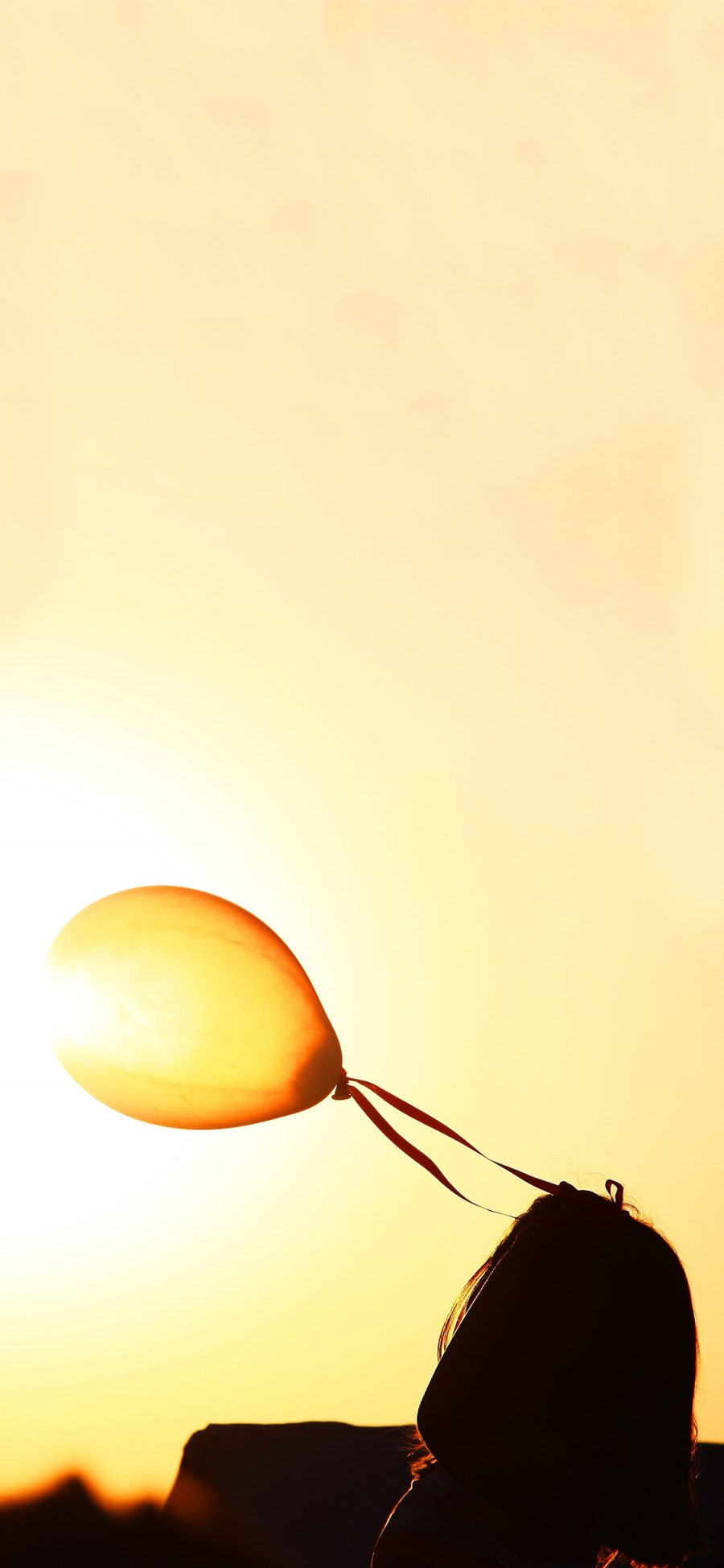 [2436×1125]太阳 气球 黄色 唯美 苹果手机壁纸图片