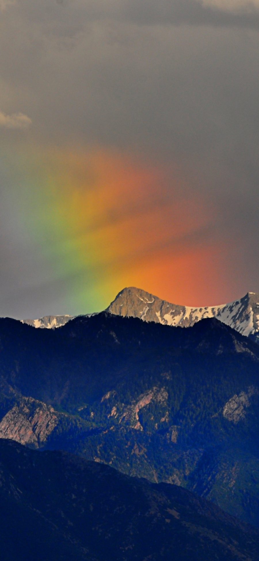 [2436×1125]山峰 自然 壮观 彩虹光 苹果手机壁纸图片