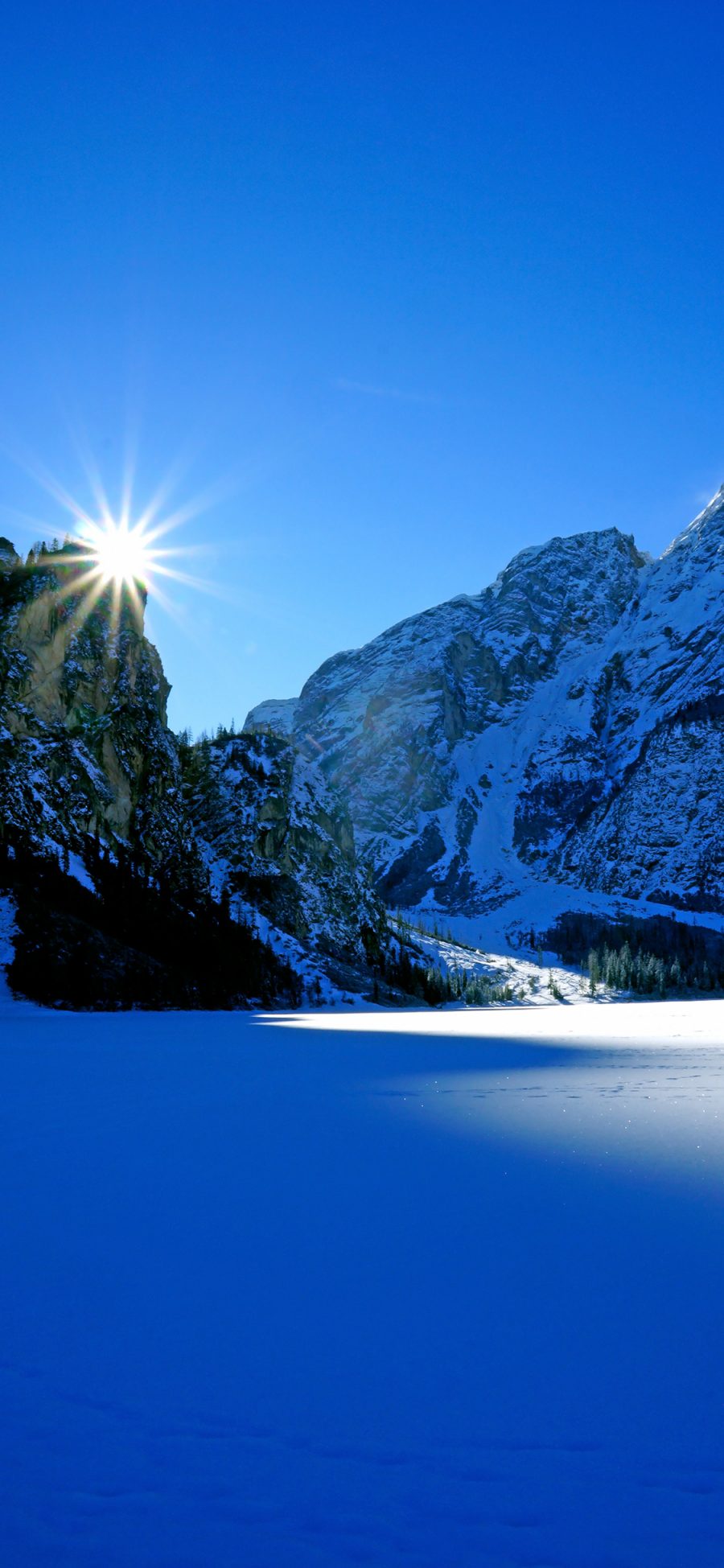 [2436×1125]山峰 雪地 阳光 雪景 苹果手机壁纸图片