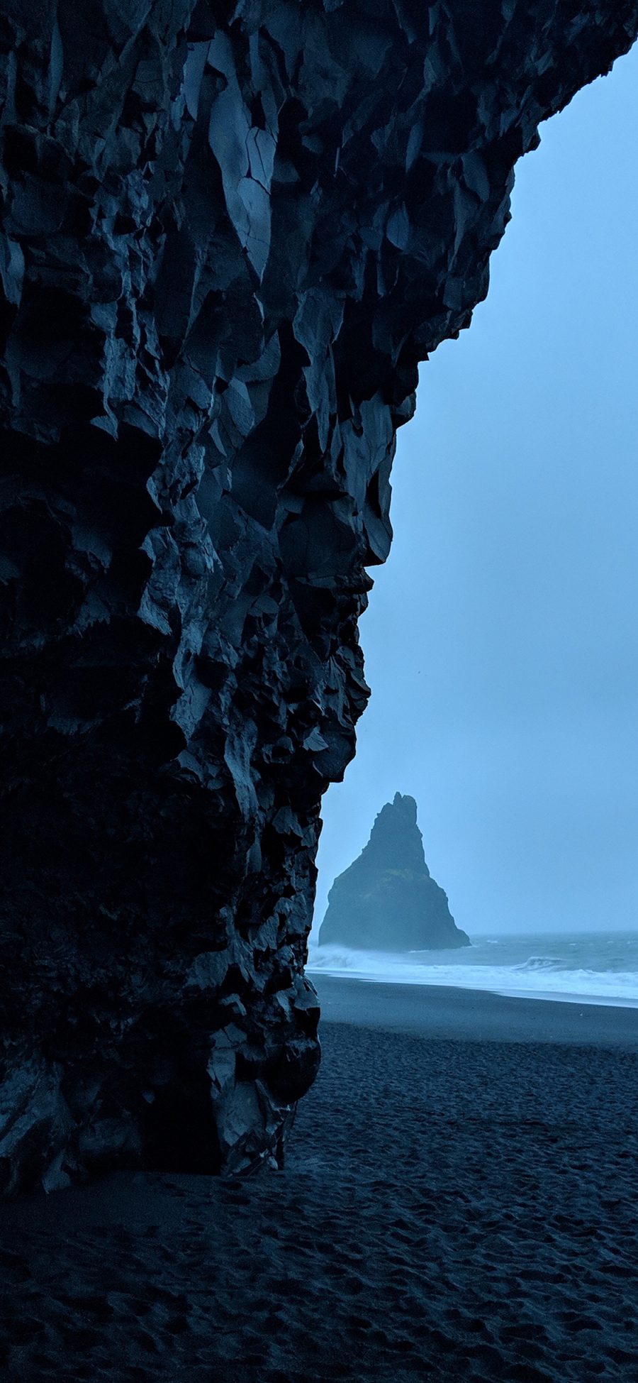 [2436×1125]峭壁 大海 岩石 礁石  昏暗 苹果手机壁纸图片