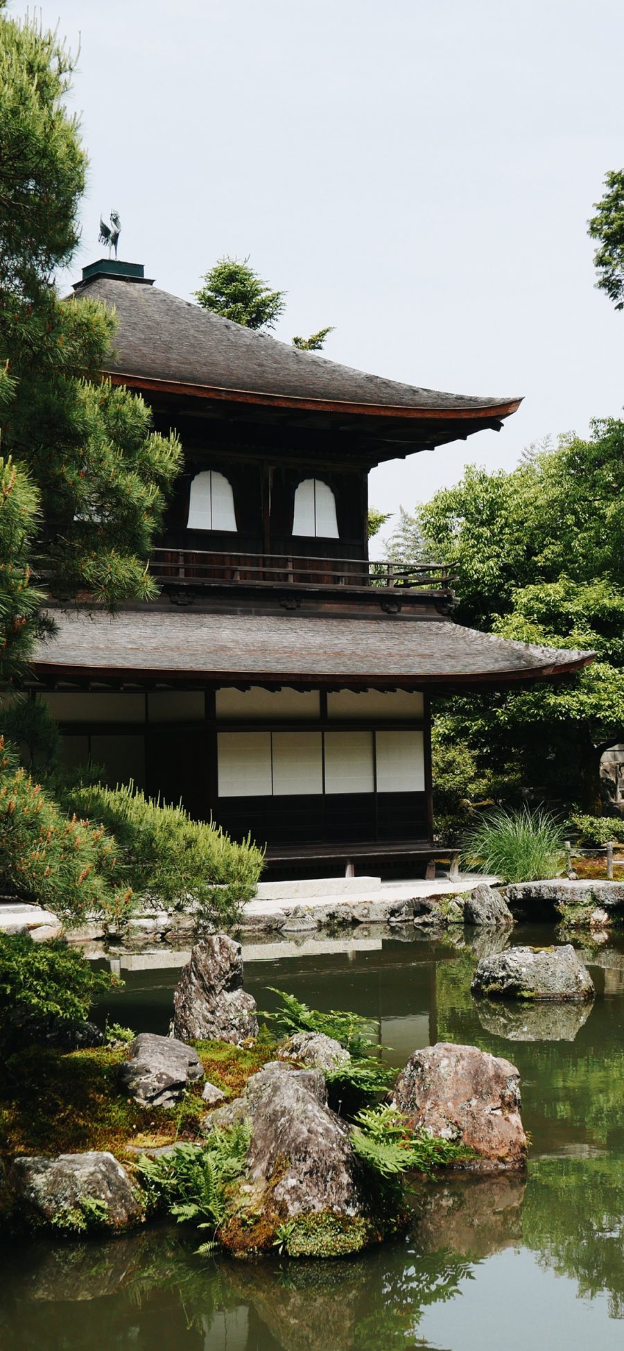 [2436×1125]庭院 日式 建筑 湖水 景色 苹果手机壁纸图片