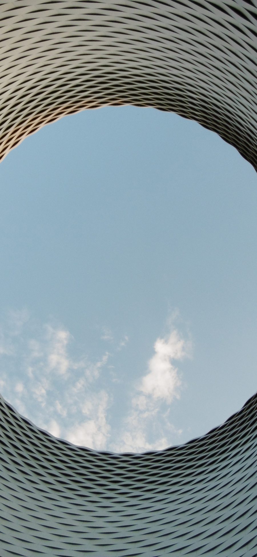 [2436×1125]建筑 圆窗 蓝天白云 苹果手机壁纸图片