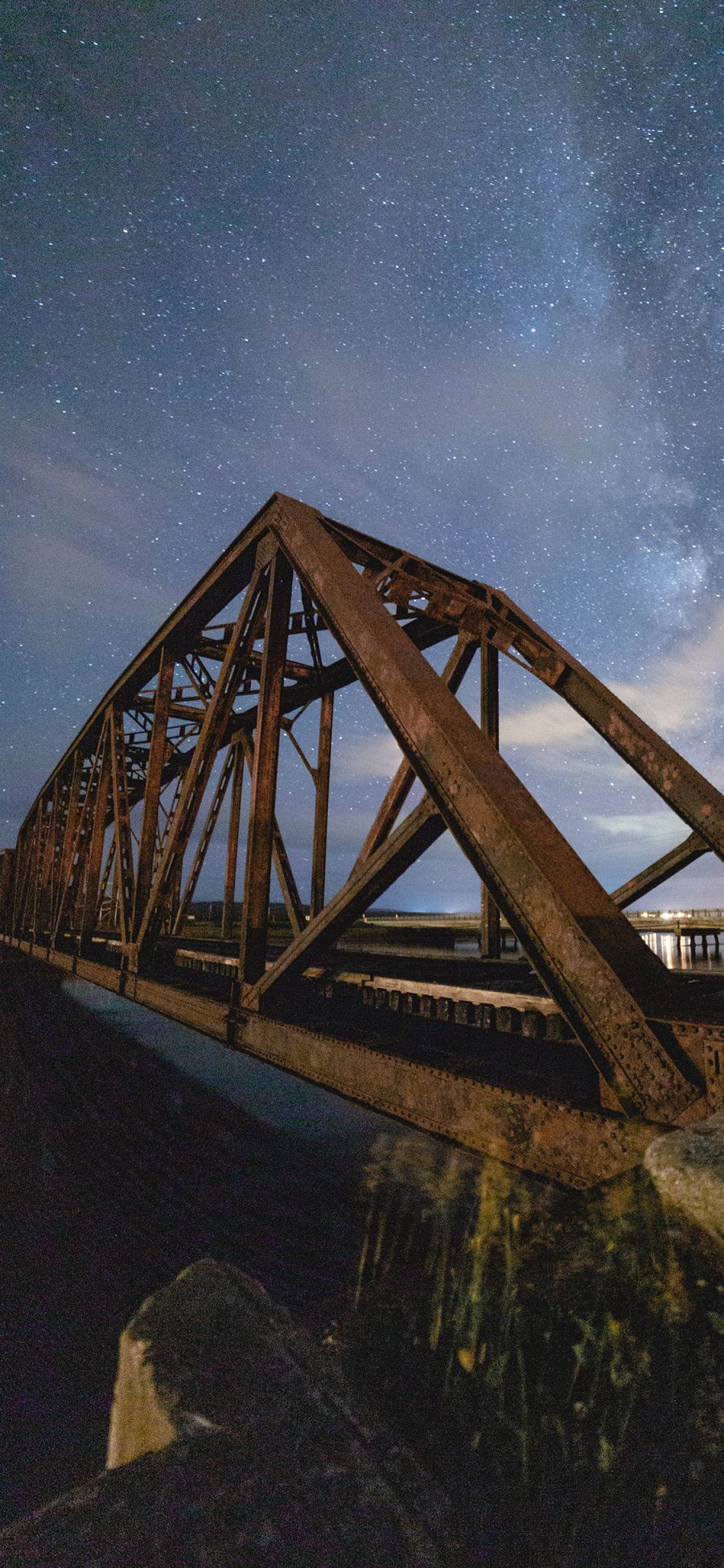 [2436×1125]建筑 桥梁 通行 星空夜景 苹果手机壁纸图片