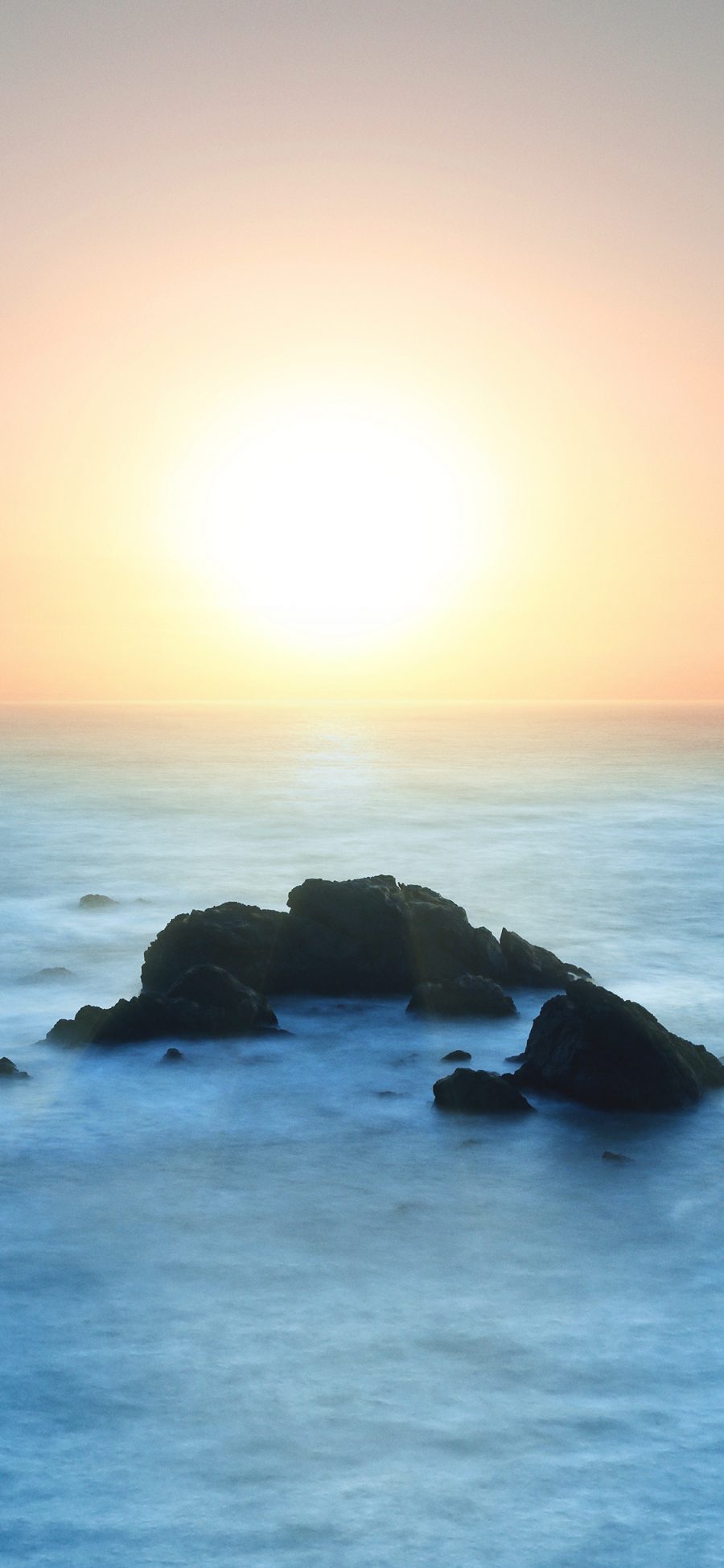 [2436×1125]日出 海平面 礁石 雾气 太阳 苹果手机壁纸图片
