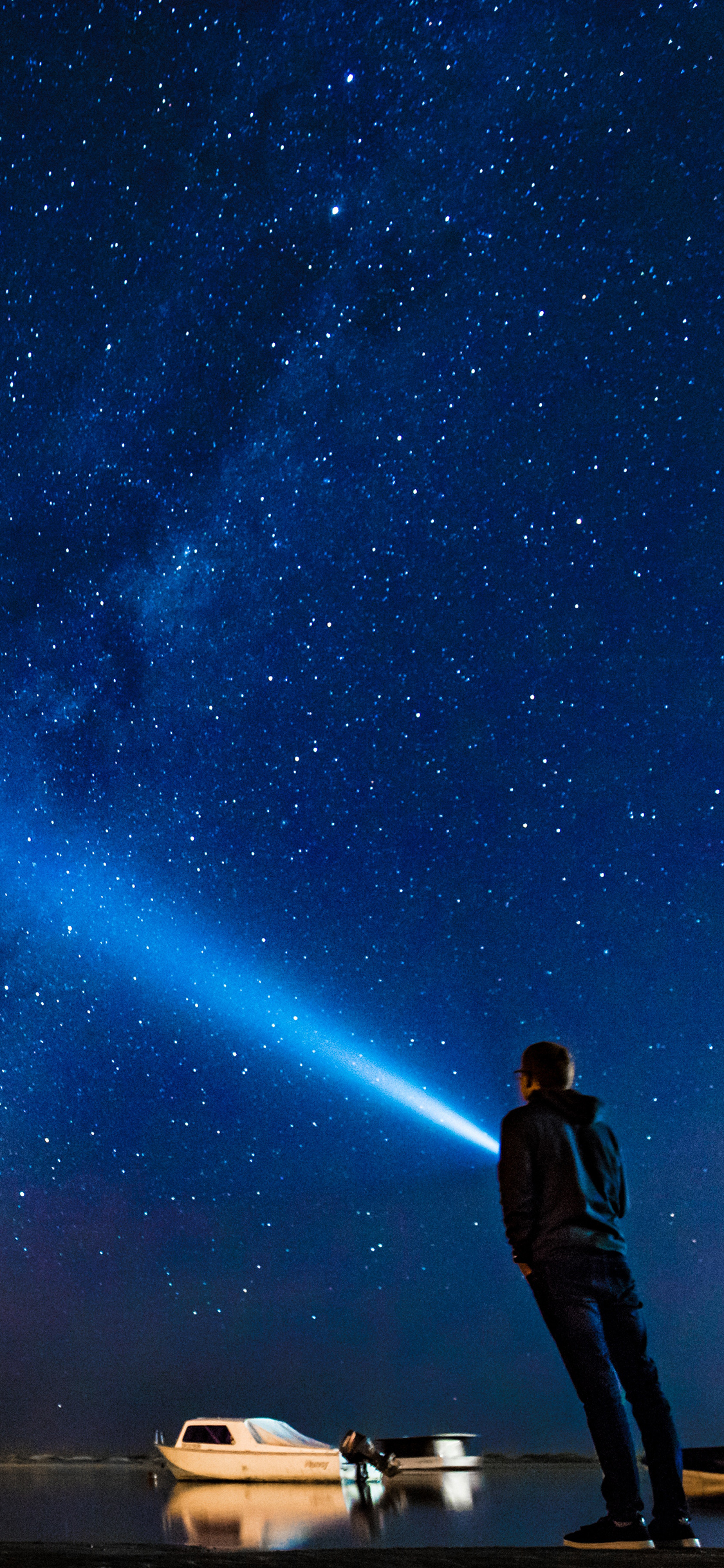 [2436×1125]星空 人物 背影 射线 苹果手机壁纸图片