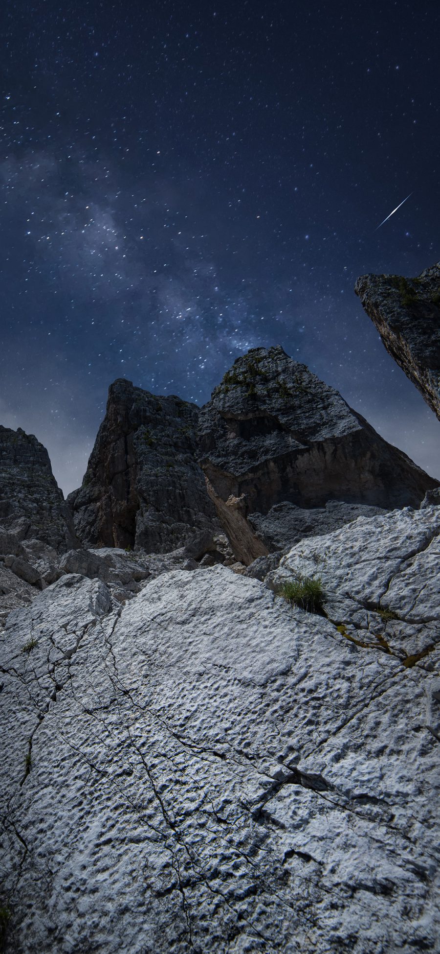 [2436×1125]星空 夜景 山峰 岩石 苹果手机壁纸图片