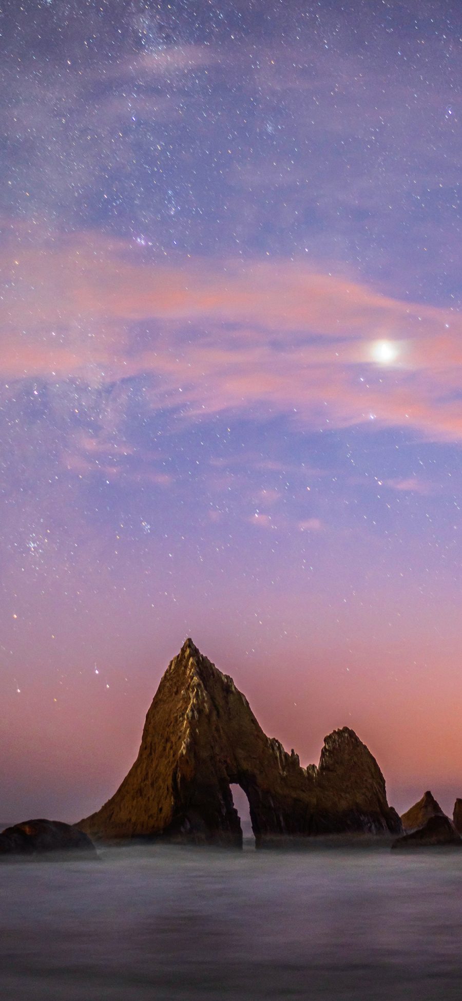 [2436×1125]星空 渐变 礁石 夜晚 苹果手机壁纸图片